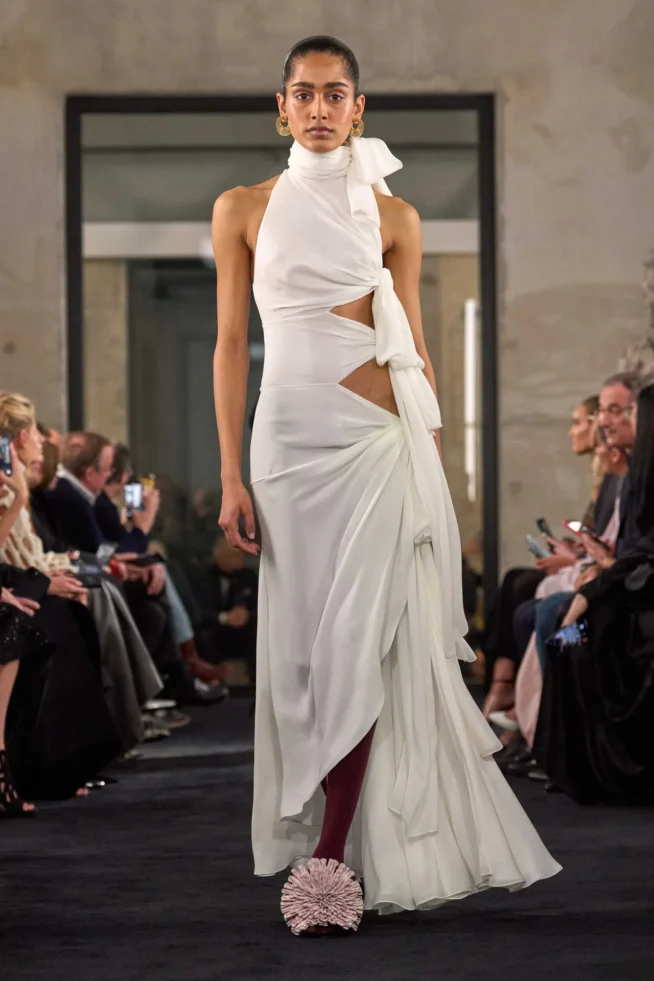 00024-alaia-fall-2025-ready-to-wear-credit-brand