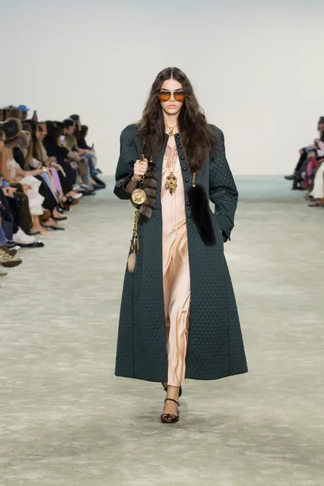 00024-chloe-fall-2025-ready-to-wear-credit-brand