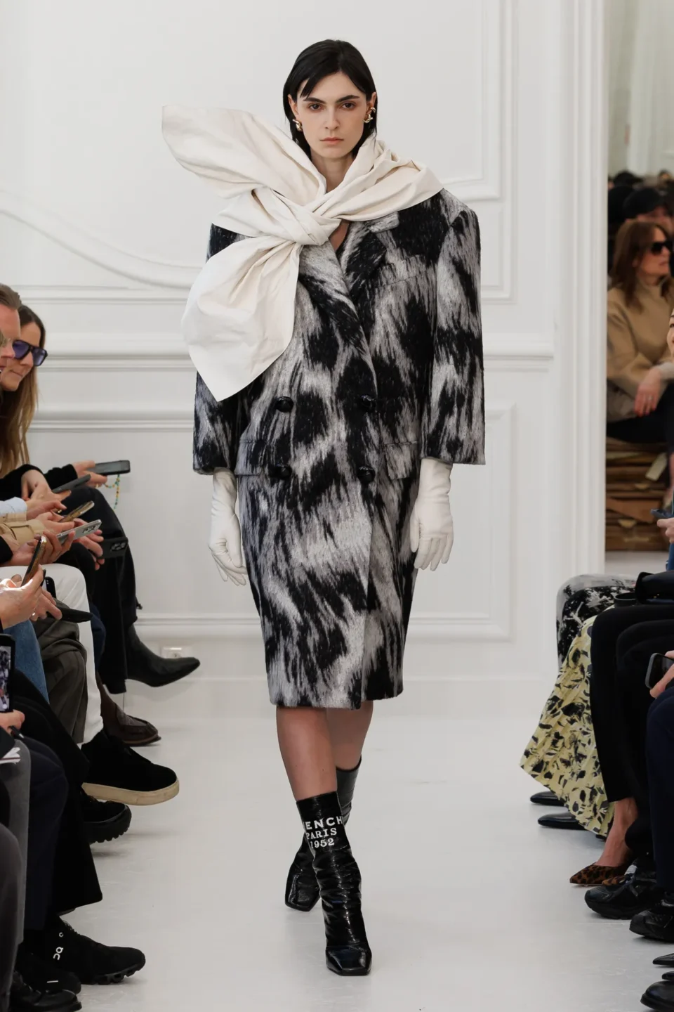 00024-givenchy-fall-2025-ready-to-wear-credit-brand