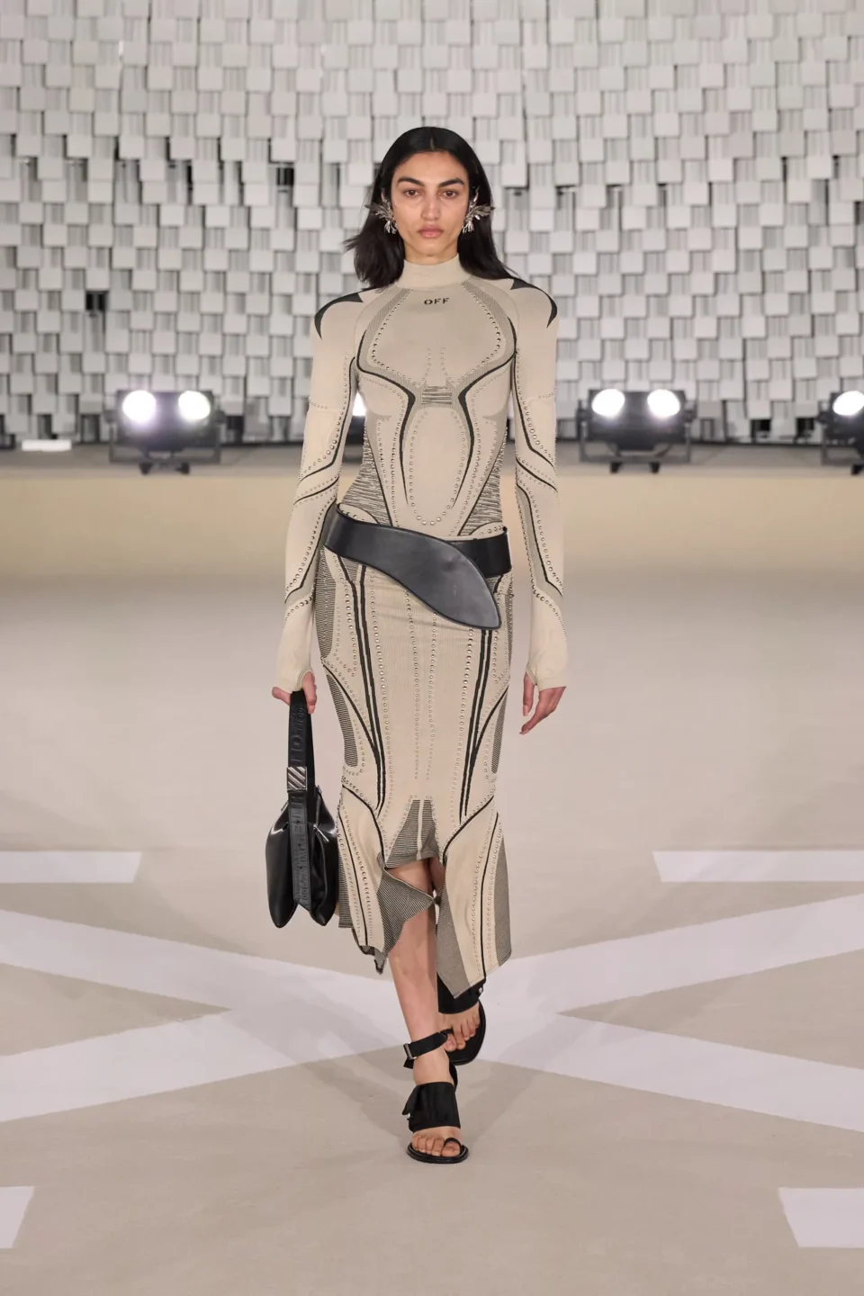 00024-off-white-fall-2025-ready-to-wear-credit-gorunway