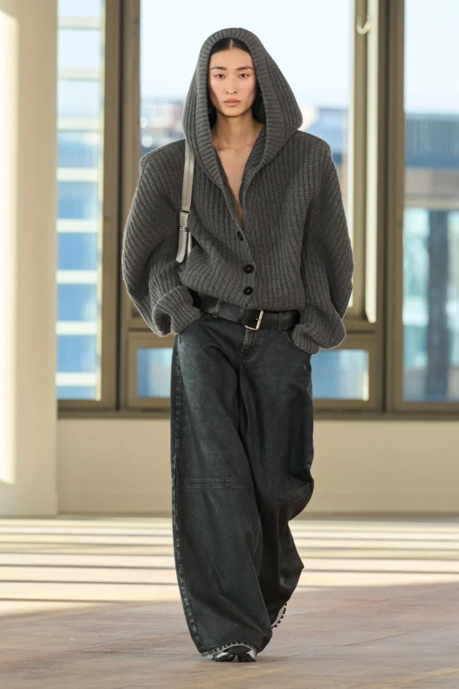 00024-stella-mccartney-fall-2025-ready-to-wear-credit-gorunway