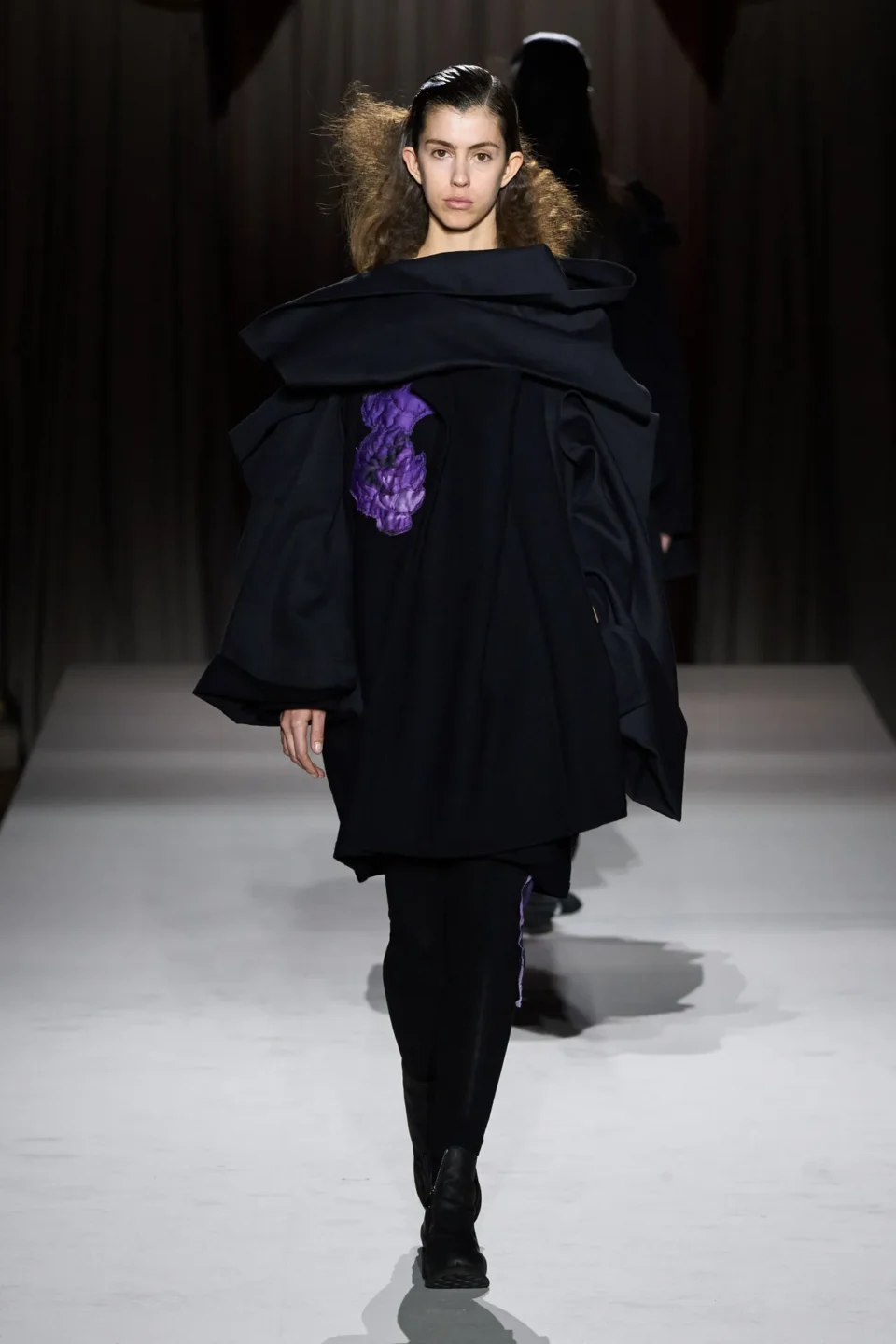 00024-yohji-yamamoto-fall-2025-ready-to-wear-credit-gorunway