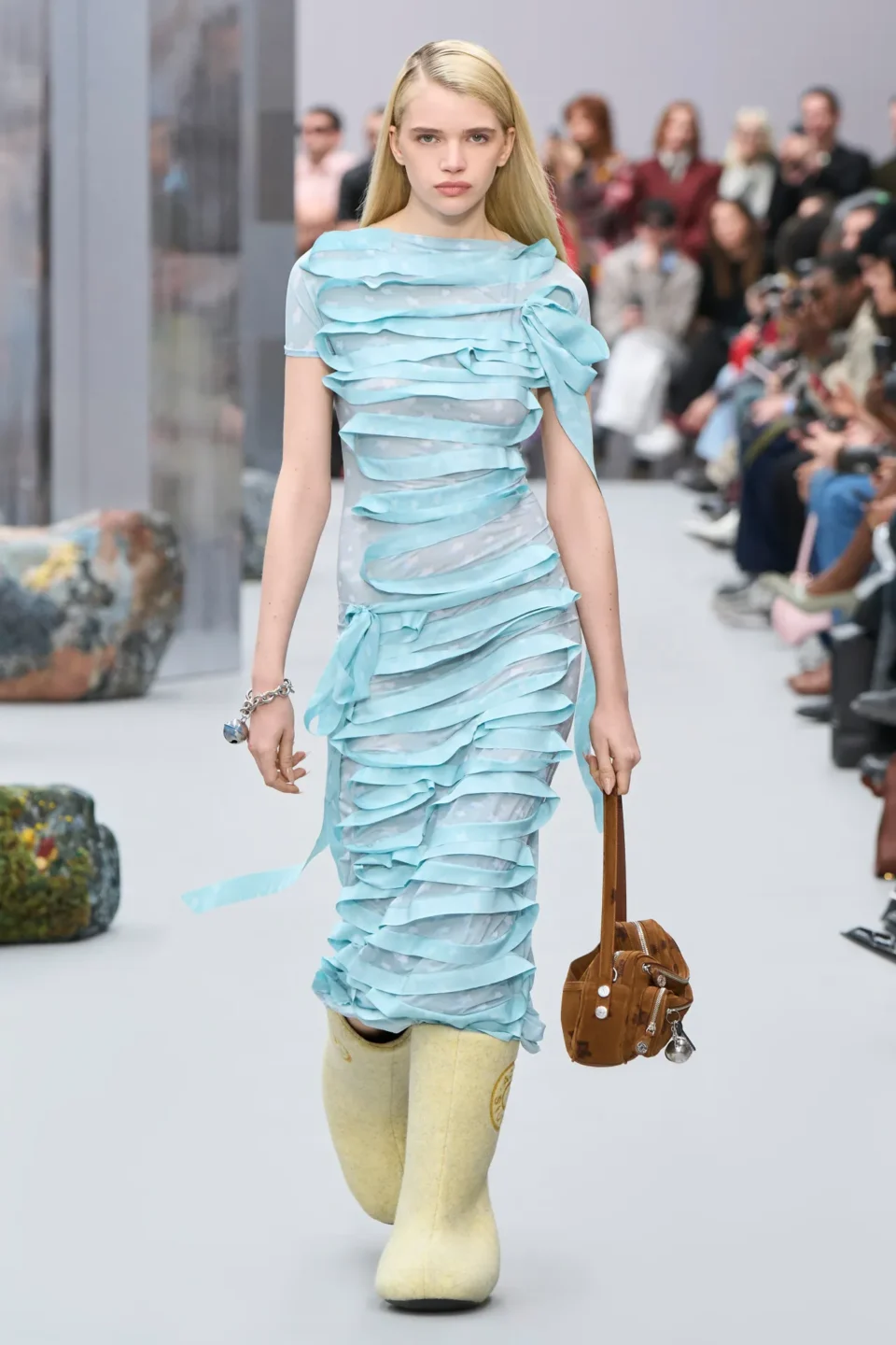 00025-acne-studios-fall-2025-ready-to-wear-credit-gorunway