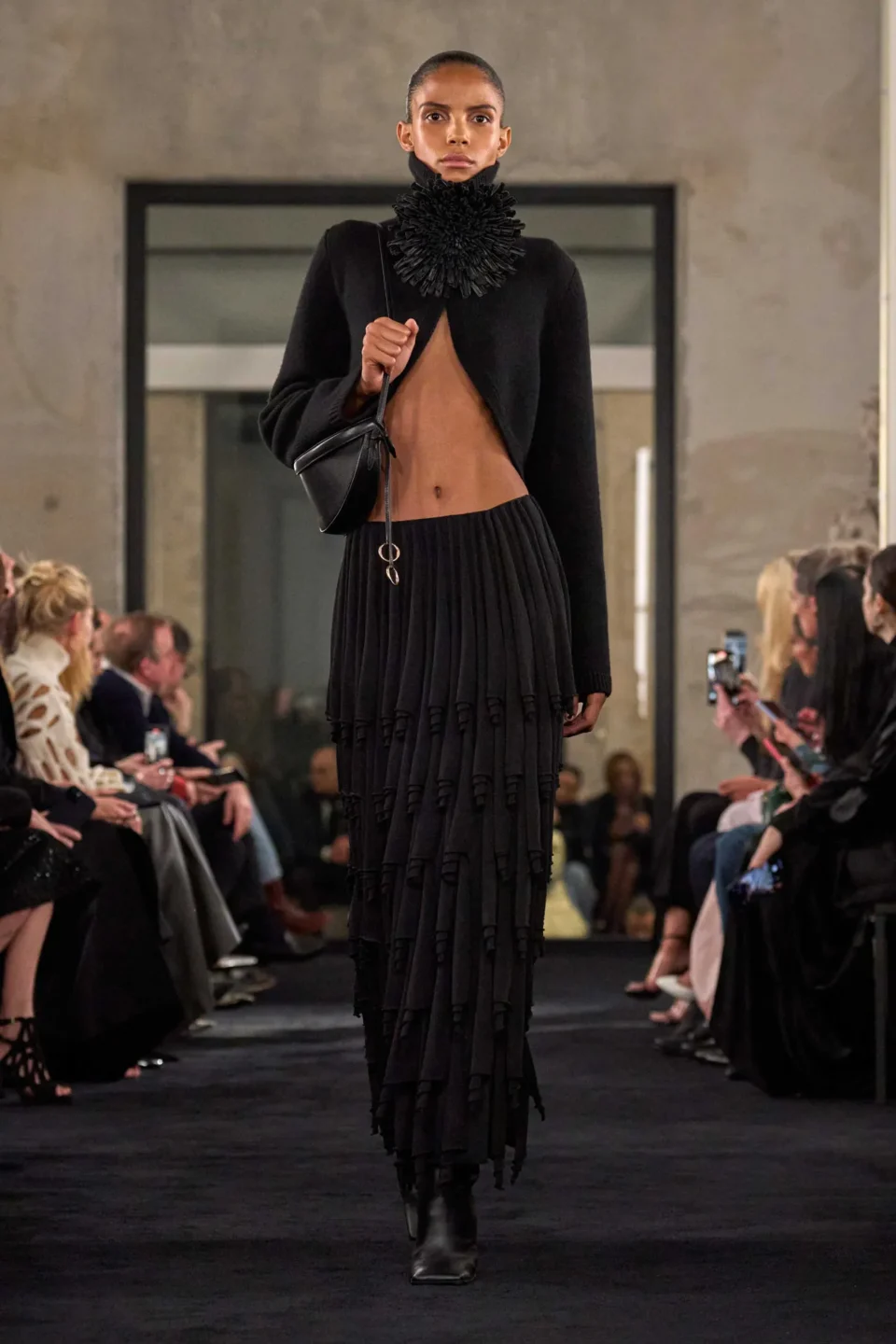 00025-alaia-fall-2025-ready-to-wear-credit-brand