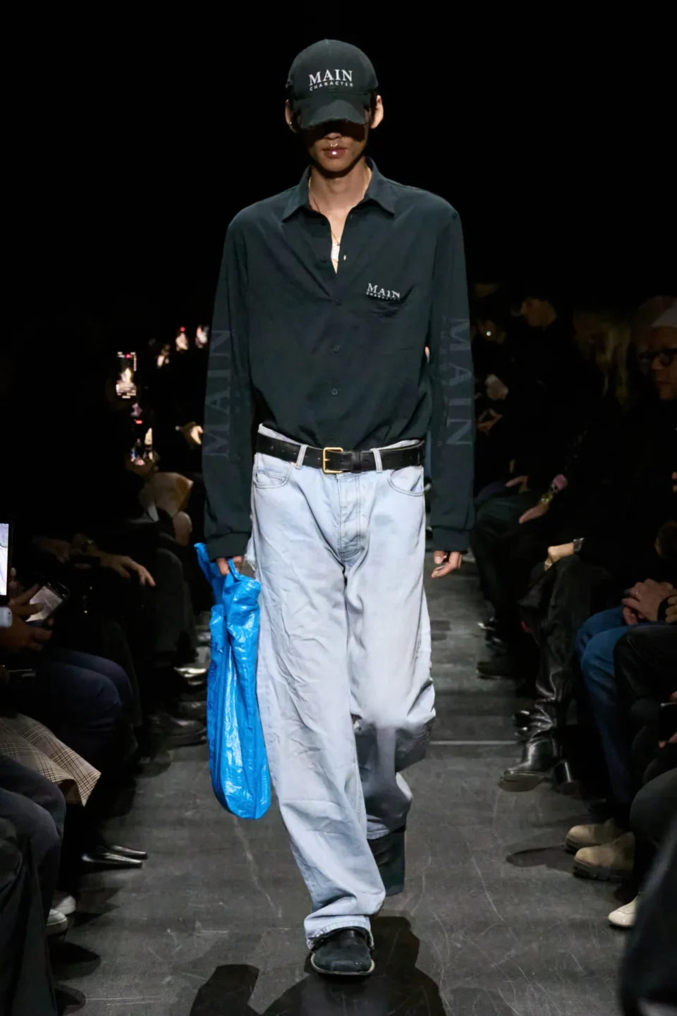 00025-balenciaga-fall-2025-ready-to-wear-credit-gorunway