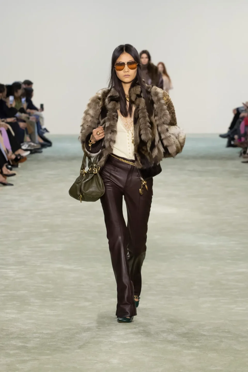 00025-chloe-fall-2025-ready-to-wear-credit-brand