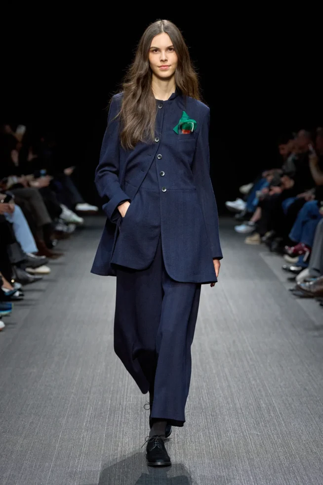 00025-emporio-armani-fall-2025-ready-to-wear-credit-gorunway
