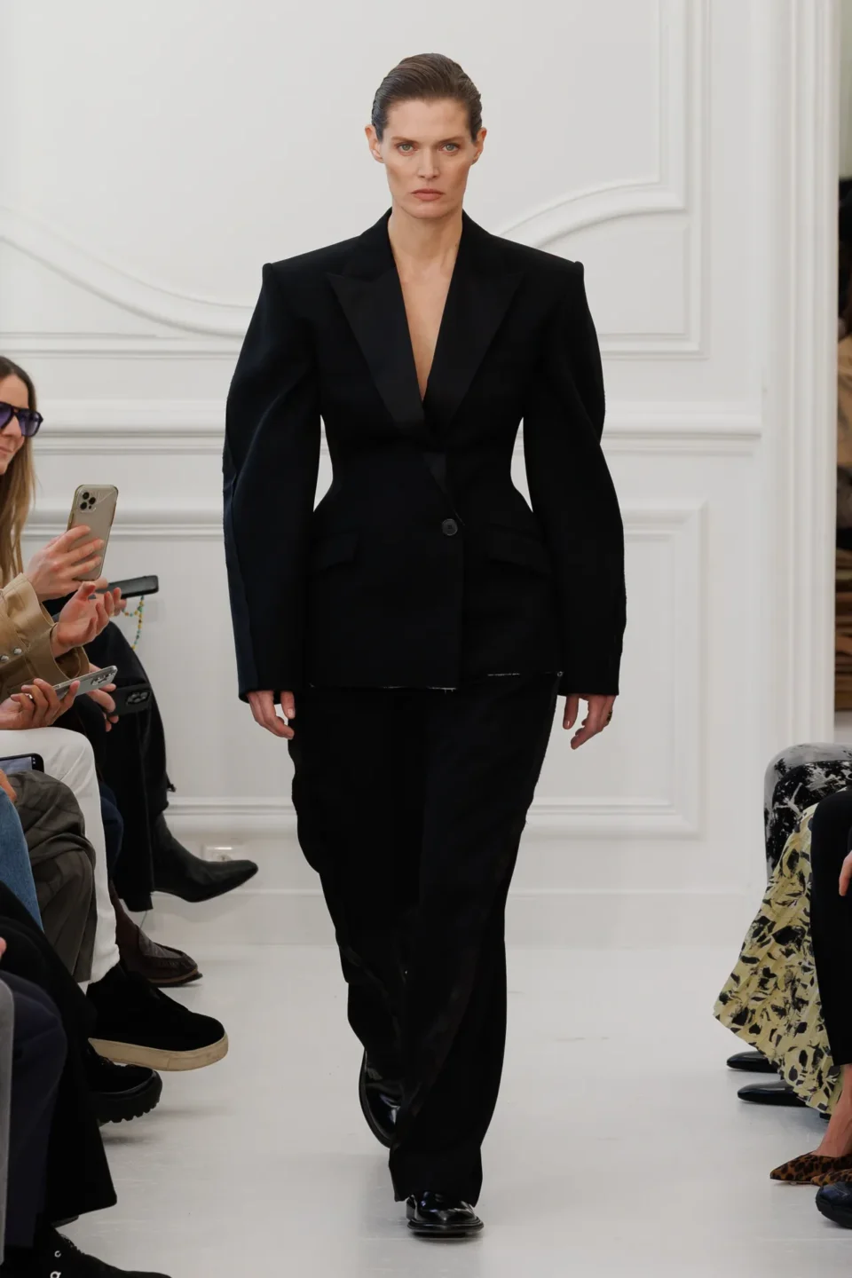 00025-givenchy-fall-2025-ready-to-wear-credit-brand