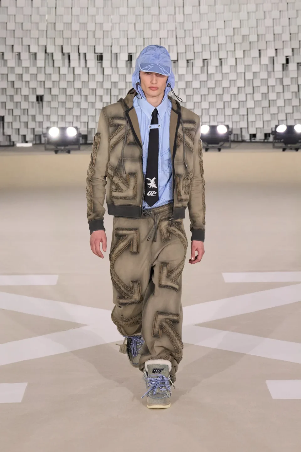 00025-off-white-fall-2025-ready-to-wear-credit-gorunway
