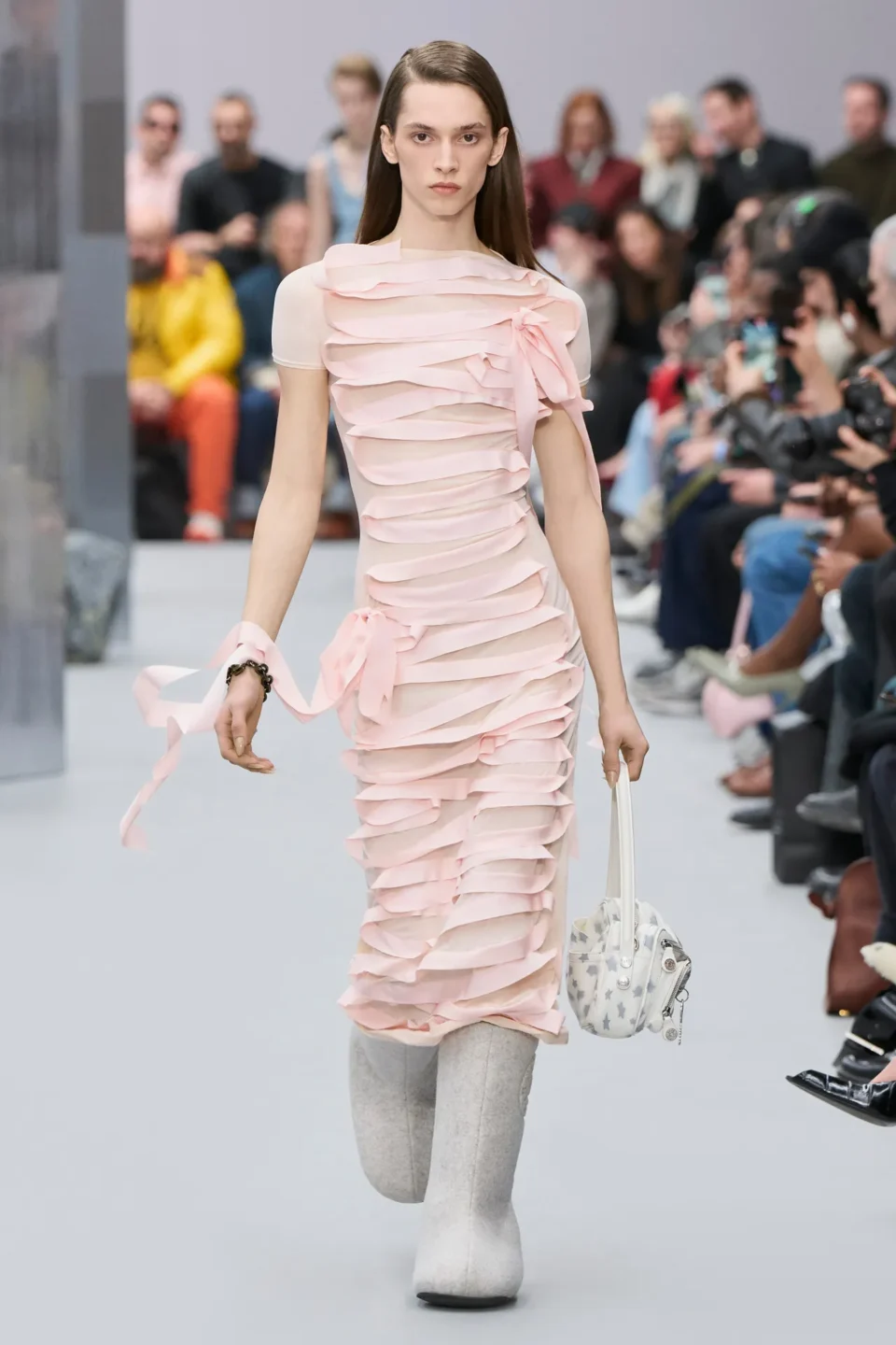 00026-acne-studios-fall-2025-ready-to-wear-credit-gorunway