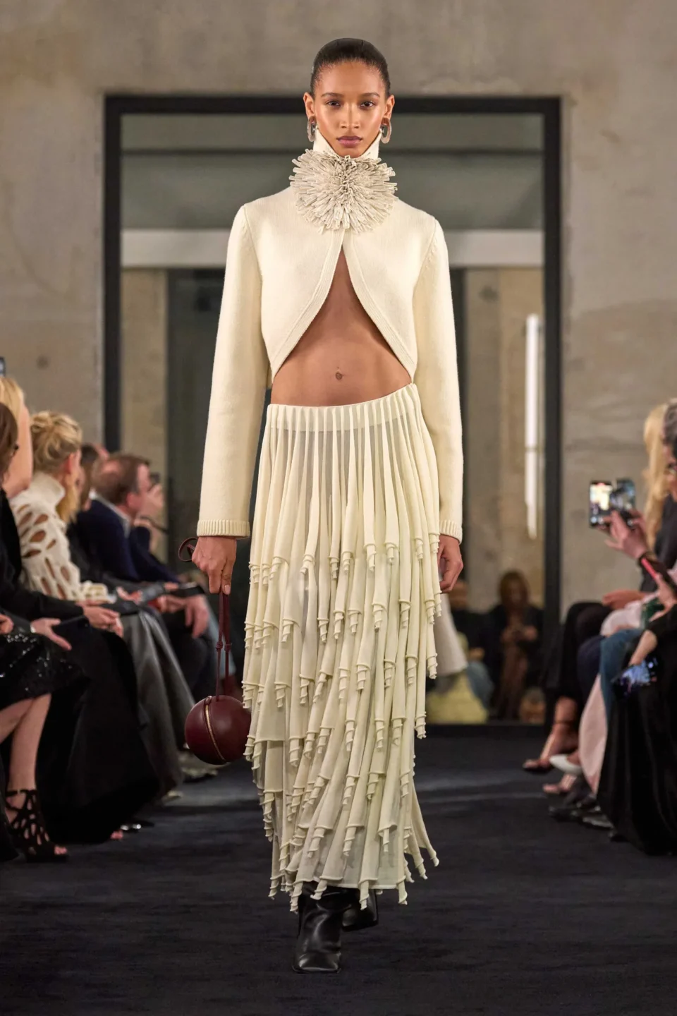 00026-alaia-fall-2025-ready-to-wear-credit-brand