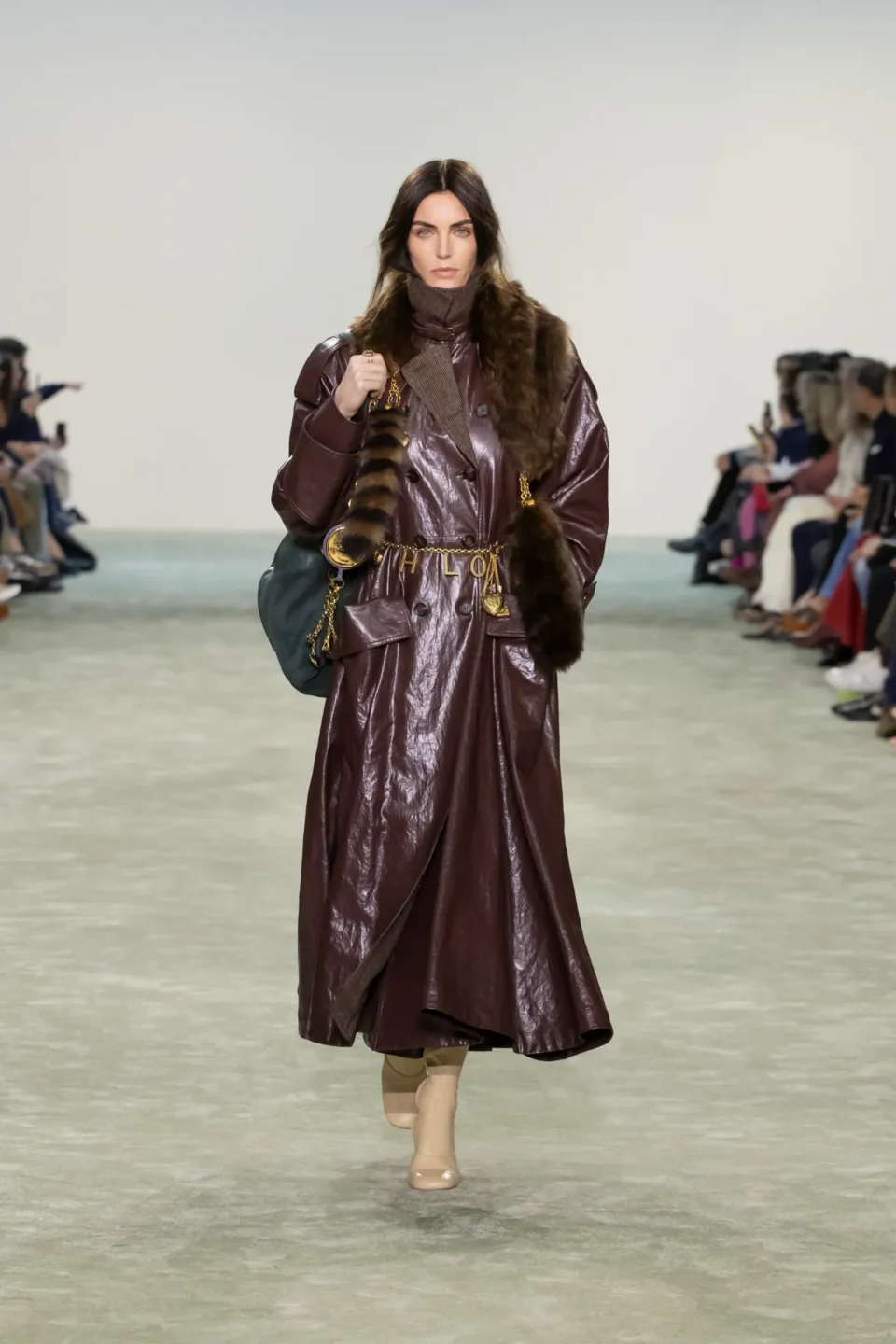 00026-chloe-fall-2025-ready-to-wear-credit-brand