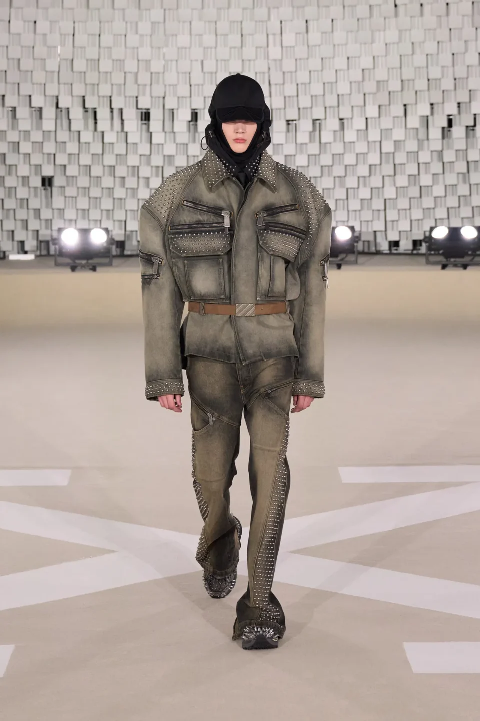 00026-off-white-fall-2025-ready-to-wear-credit-gorunway