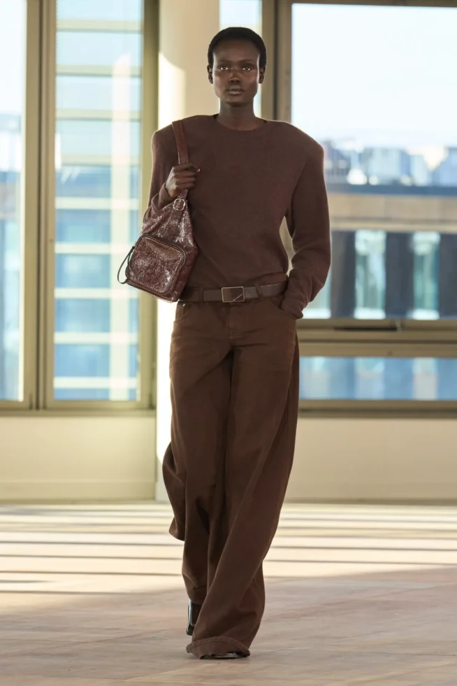 00026-stella-mccartney-fall-2025-ready-to-wear-credit-gorunway