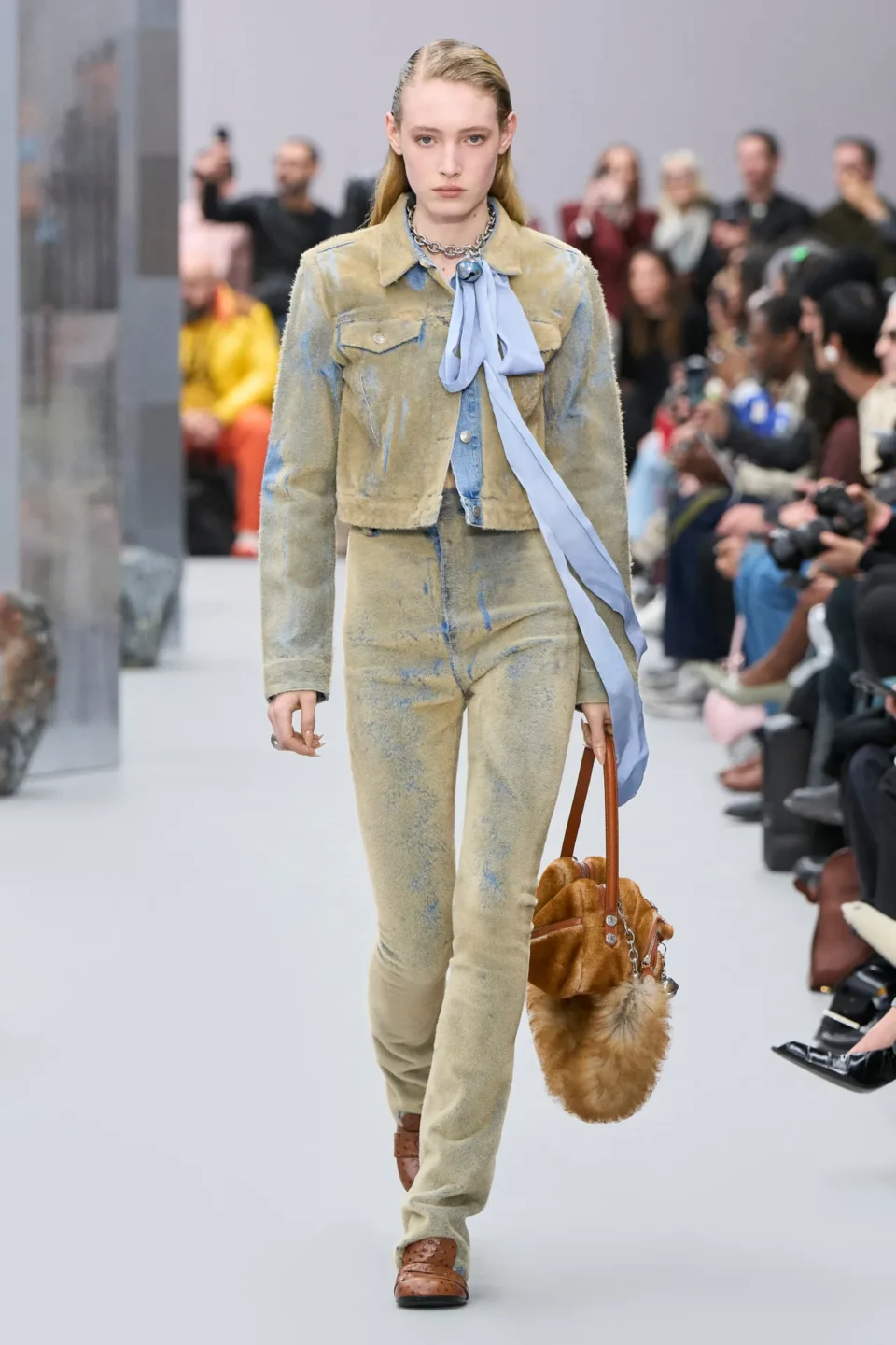 00027-acne-studios-fall-2025-ready-to-wear-credit-gorunway