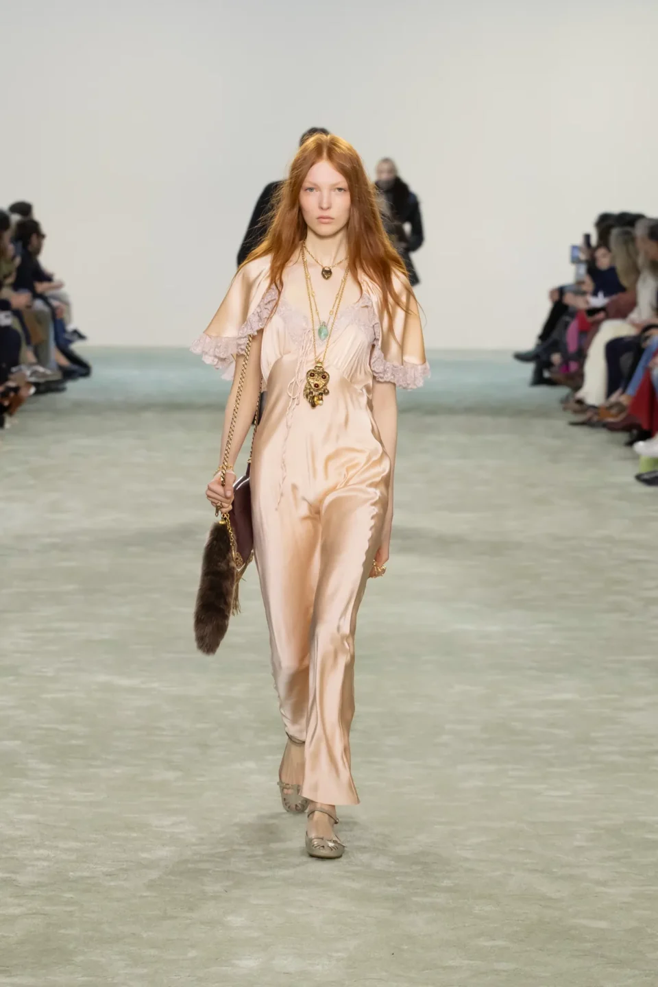 00027-chloe-fall-2025-ready-to-wear-credit-brand