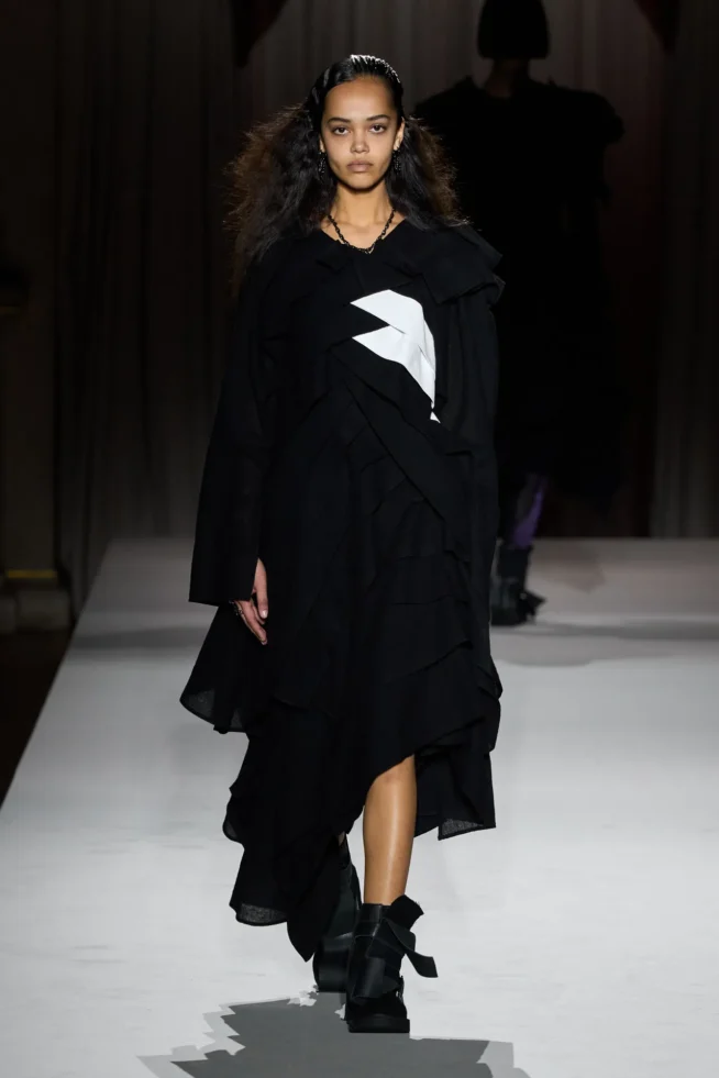 00027-yohji-yamamoto-fall-2025-ready-to-wear-credit-gorunway