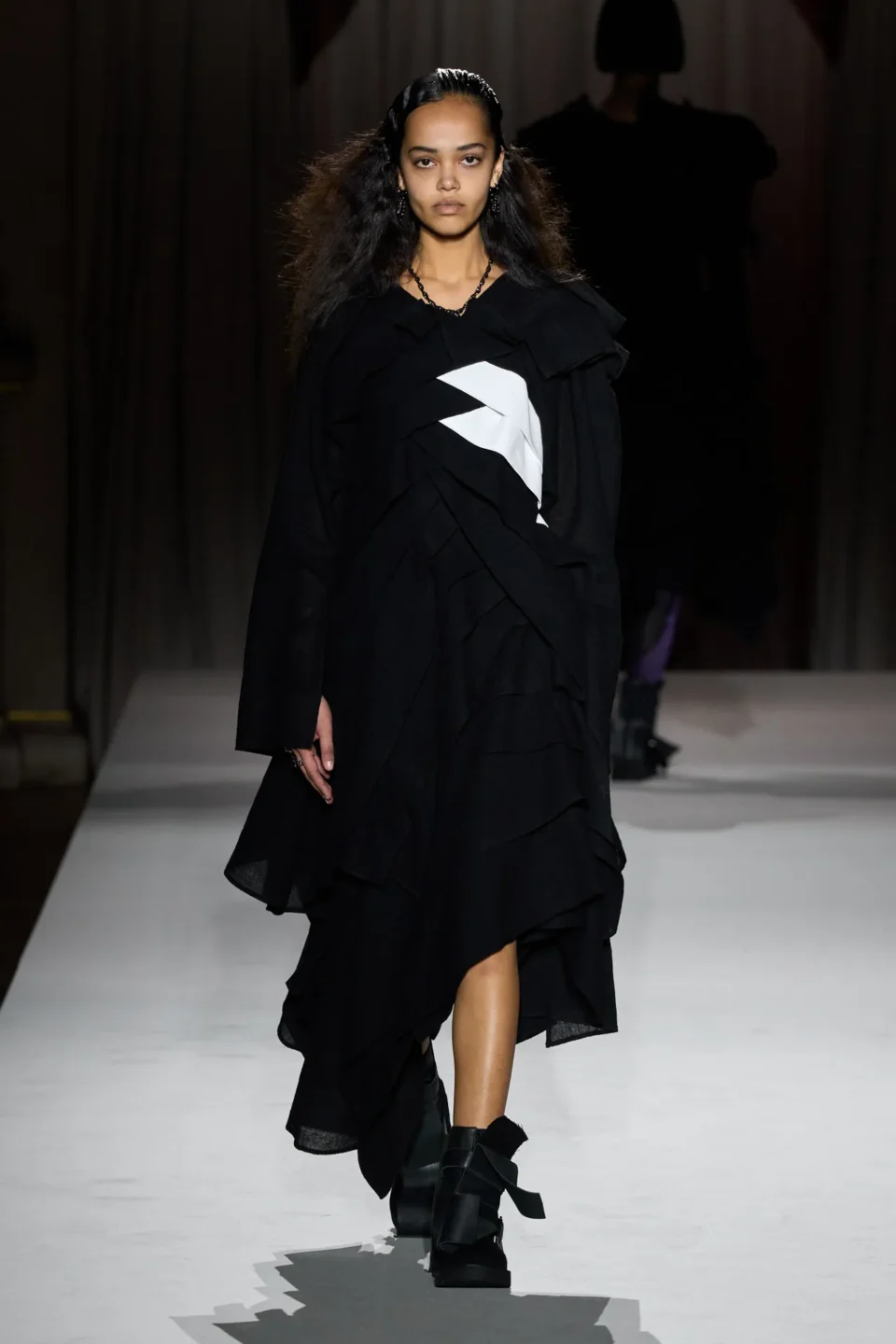 00027-yohji-yamamoto-fall-2025-ready-to-wear-credit-gorunway
