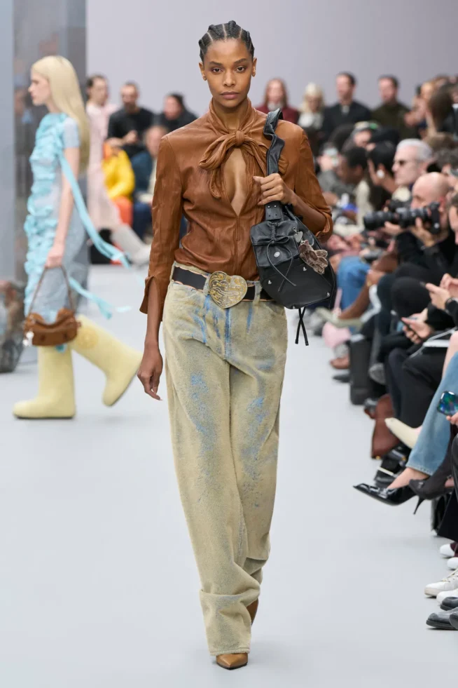 00028-acne-studios-fall-2025-ready-to-wear-credit-gorunway