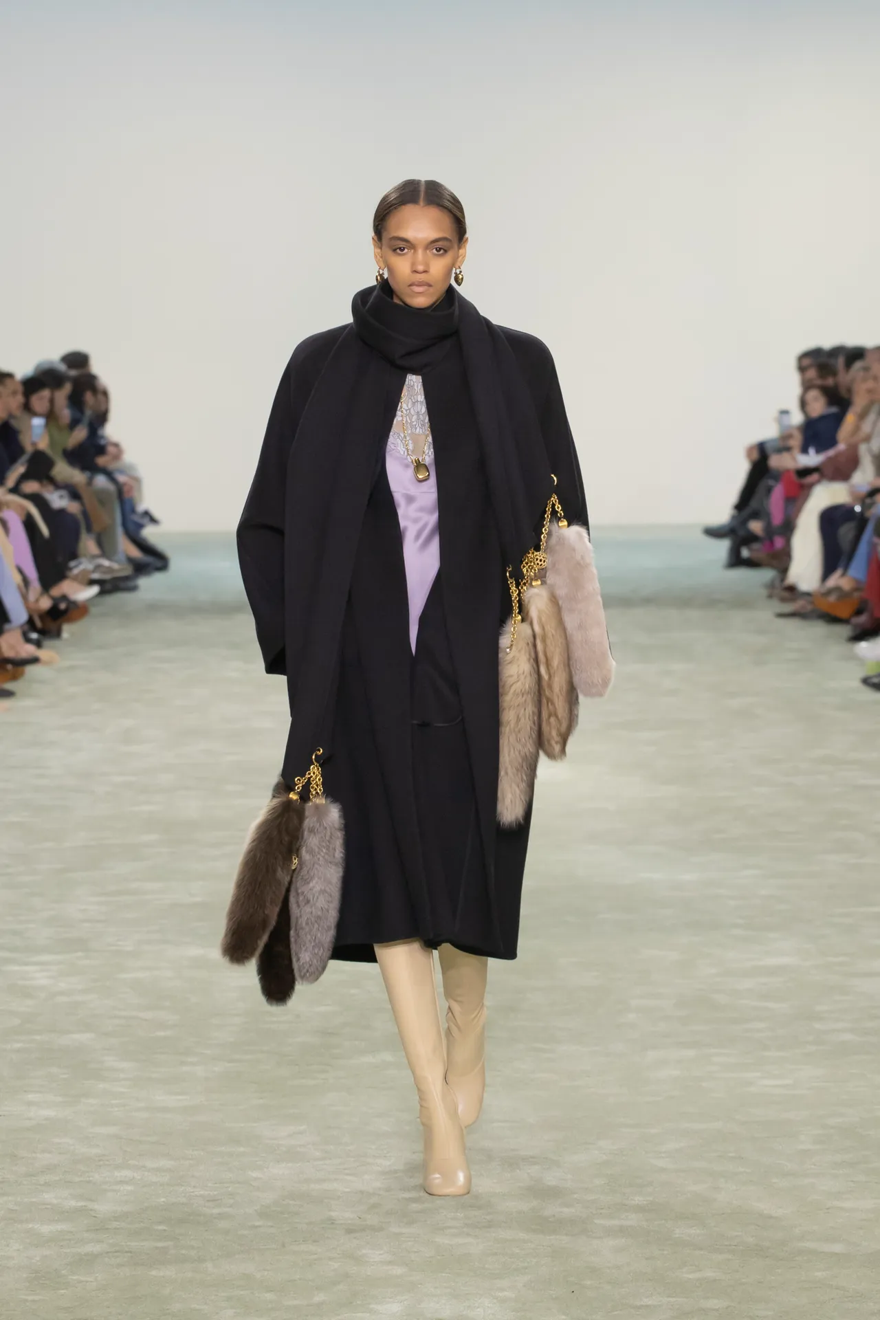 00028-chloe-fall-2025-ready-to-wear-credit-brand