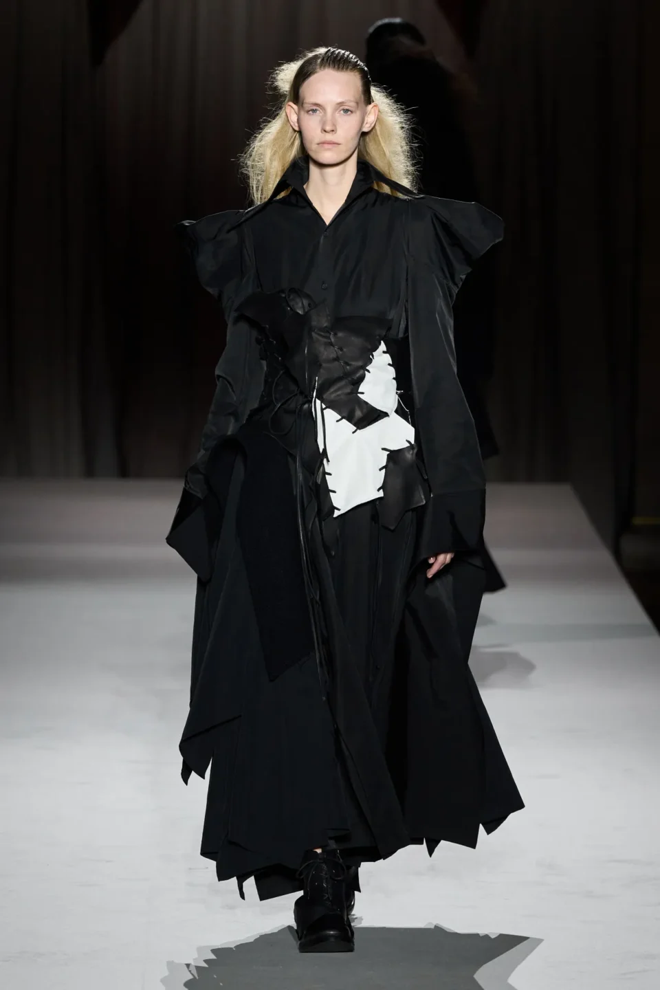 00028-yohji-yamamoto-fall-2025-ready-to-wear-credit-gorunway