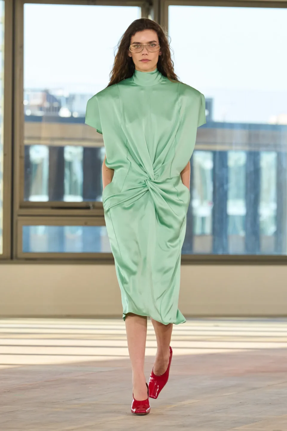 00029-stella-mccartney-fall-2025-ready-to-wear-credit-gorunway