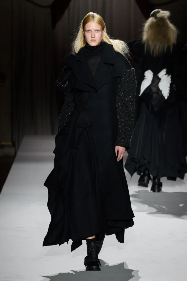 00029-yohji-yamamoto-fall-2025-ready-to-wear-credit-gorunway