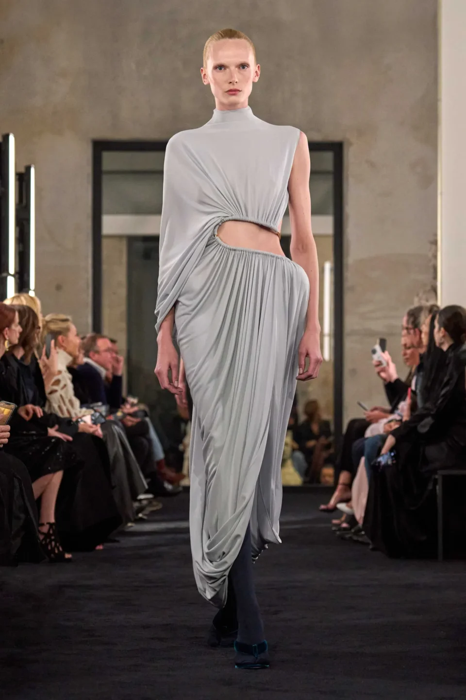 00030-alaia-fall-2025-ready-to-wear-credit-brand