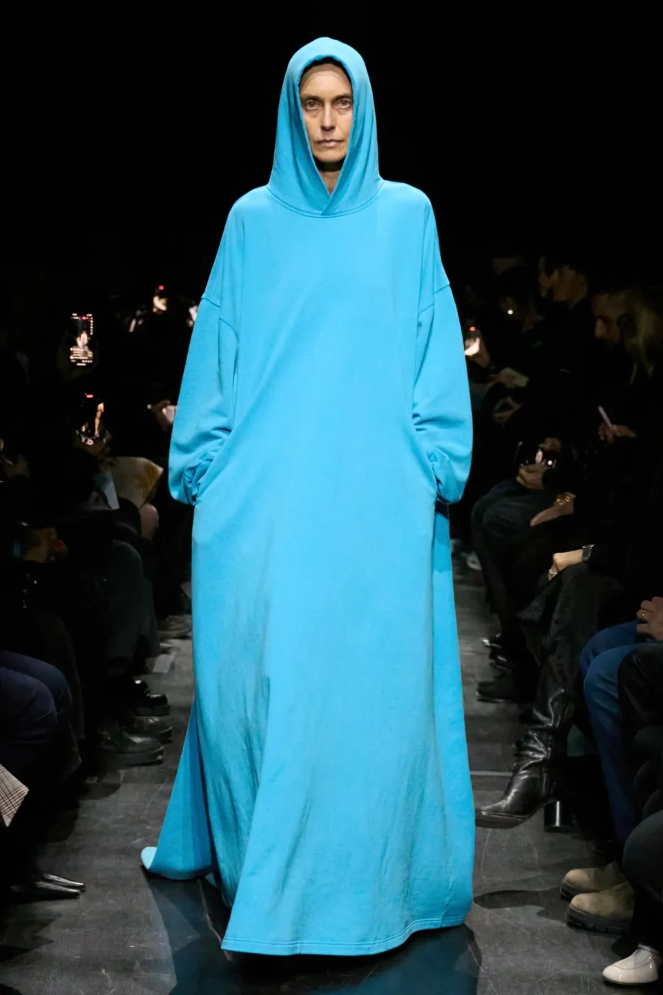 00030-balenciaga-fall-2025-ready-to-wear-credit-gorunway