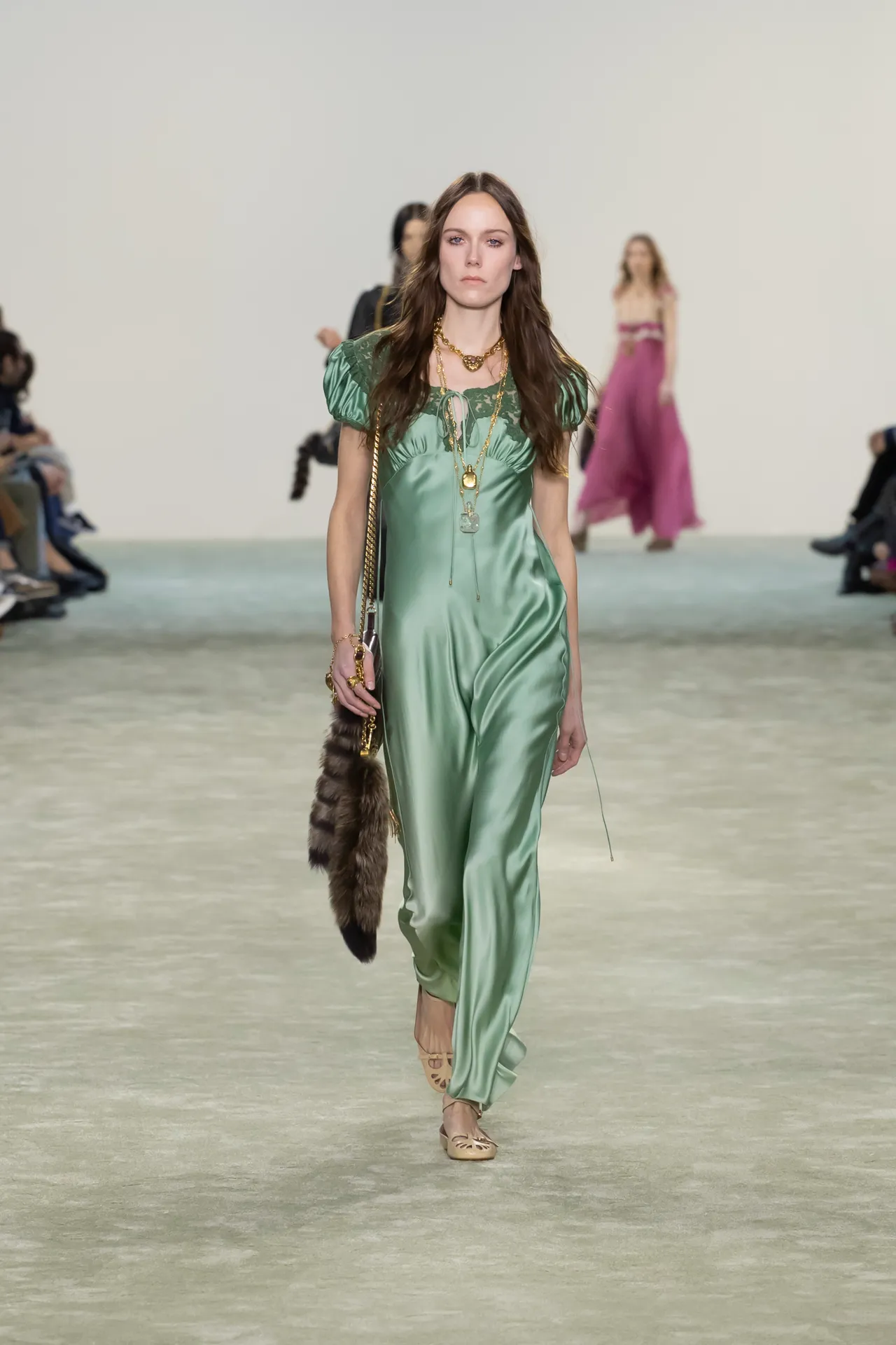 00030-chloe-fall-2025-ready-to-wear-credit-brand