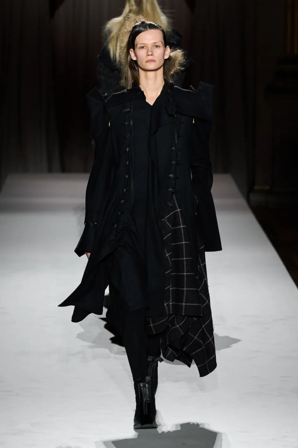 00030-yohji-yamamoto-fall-2025-ready-to-wear-credit-gorunway