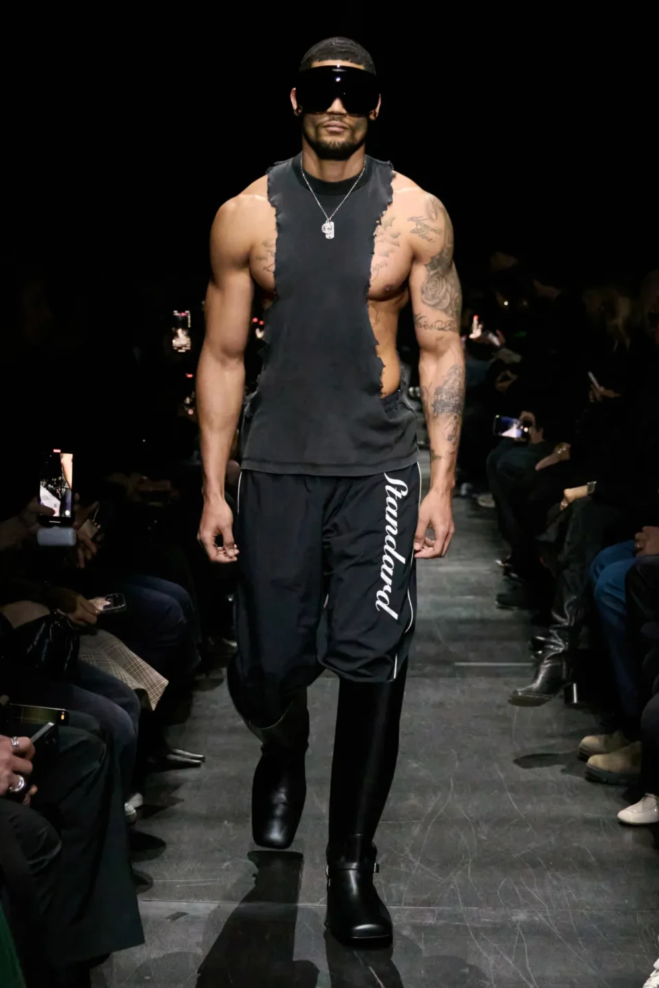 00031-balenciaga-fall-2025-ready-to-wear-credit-gorunway
