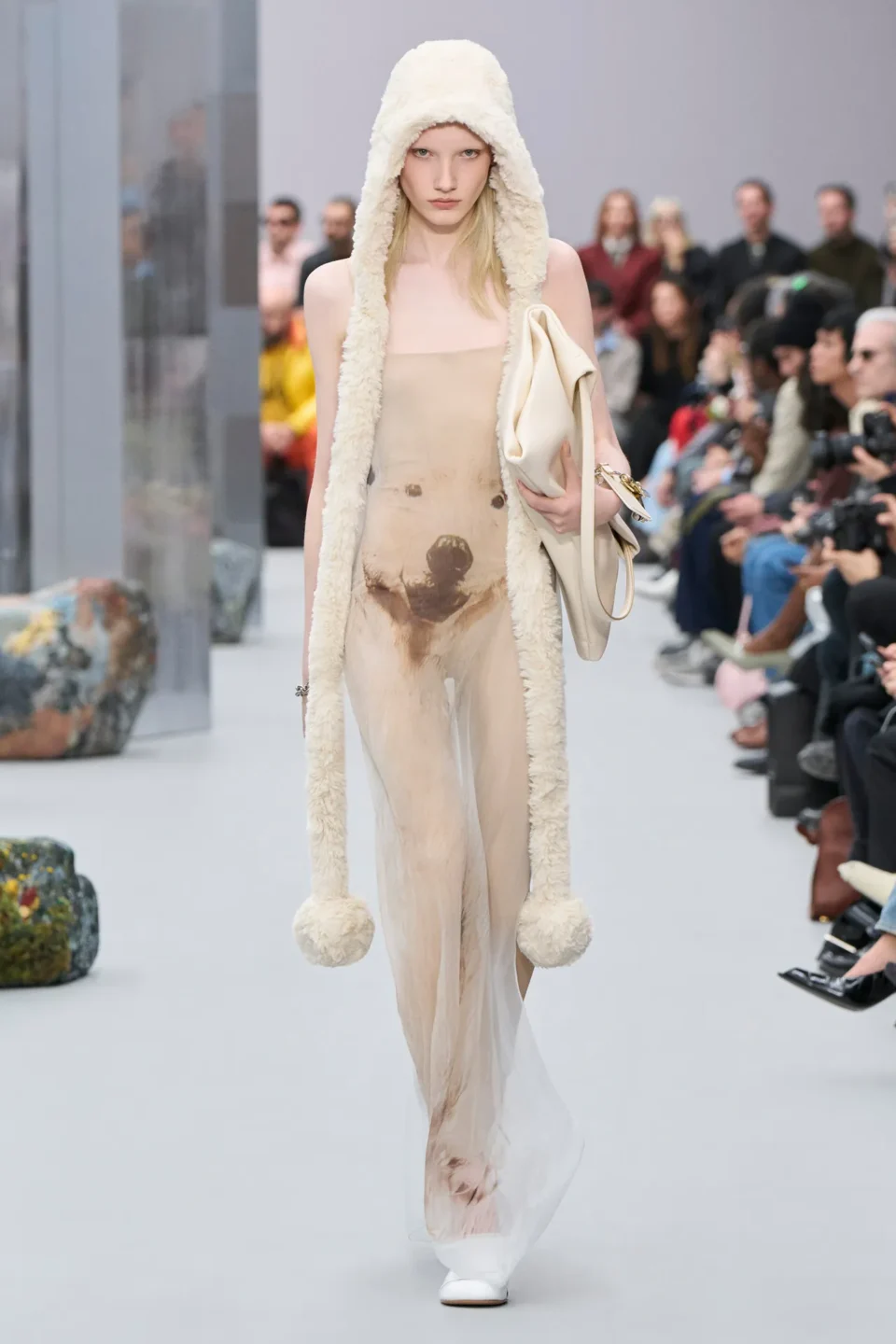 00032-acne-studios-fall-2025-ready-to-wear-credit-gorunway