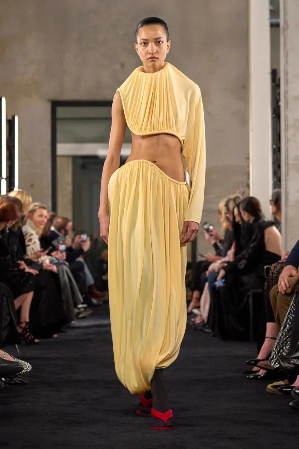 00032-alaia-fall-2025-ready-to-wear-credit-brand