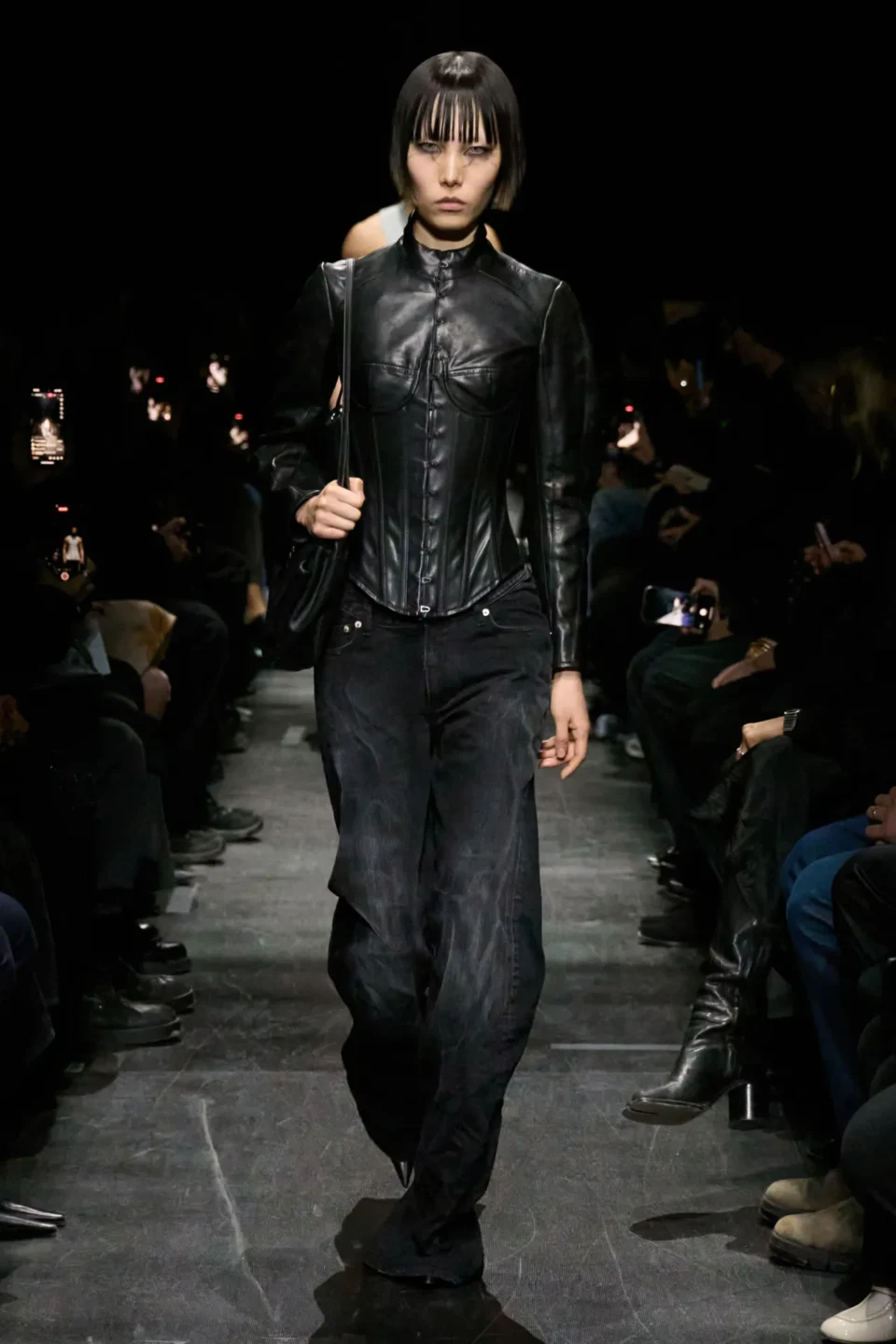 00032-balenciaga-fall-2025-ready-to-wear-credit-gorunway