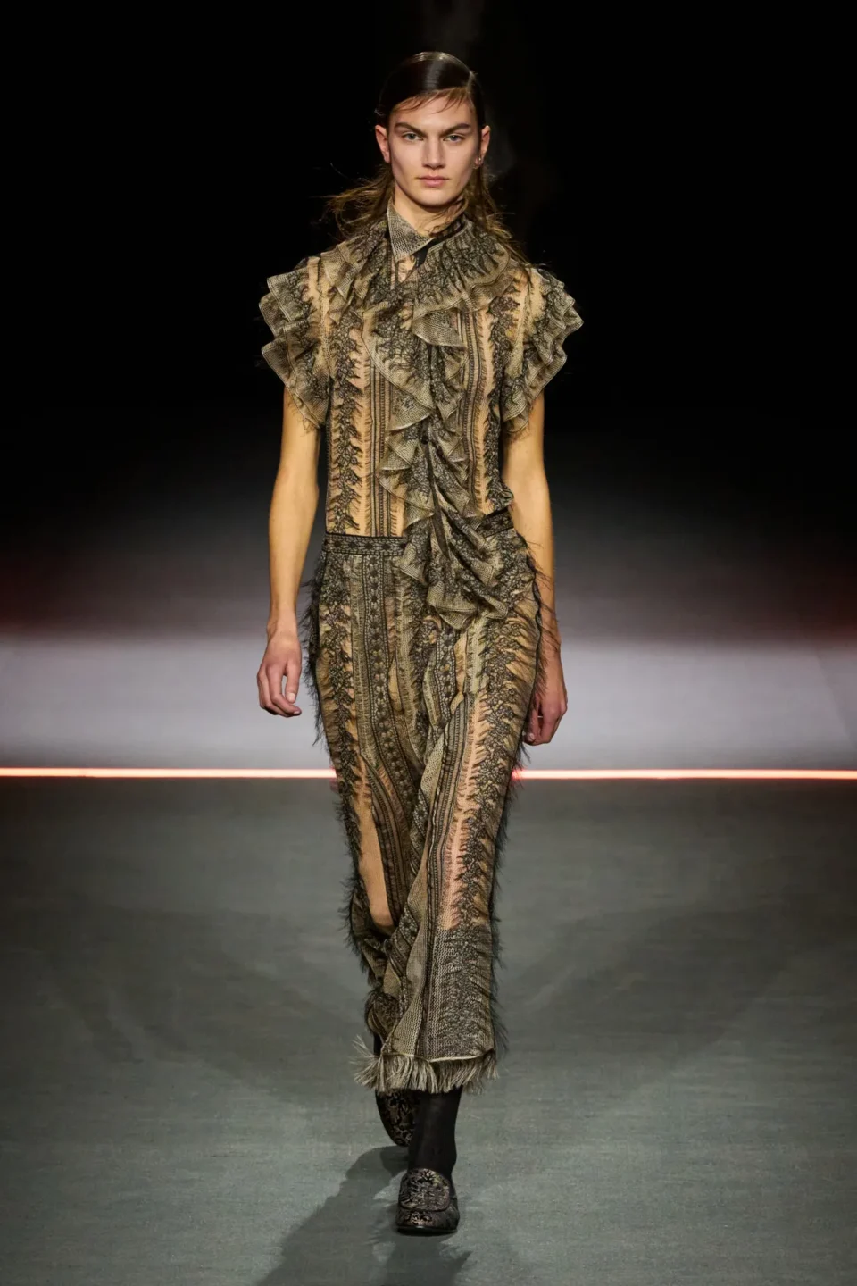 00032-christian-dior-fall-2025-ready-to-wear-credit-gorunway