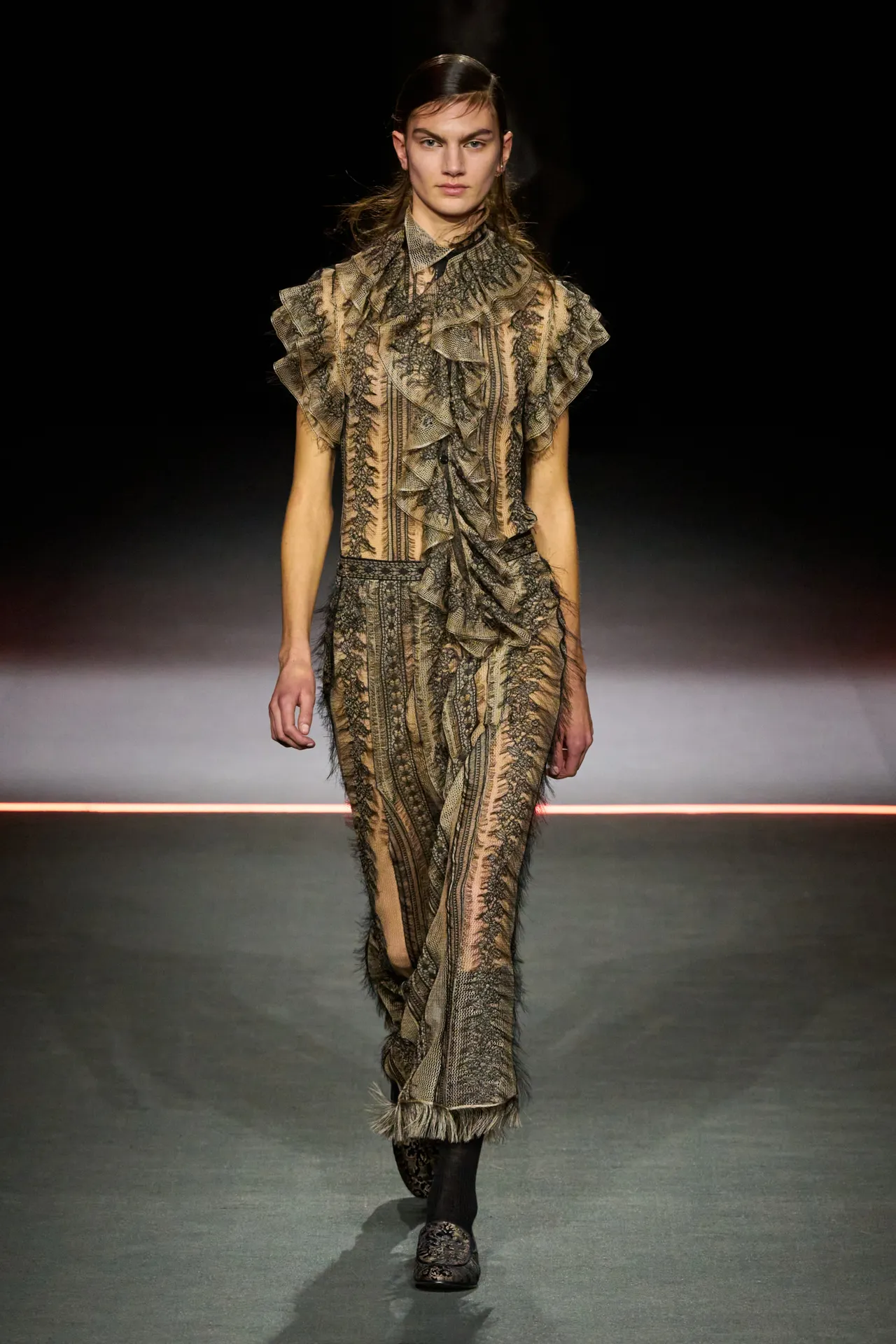 00032-christian-dior-fall-2025-ready-to-wear-credit-gorunway