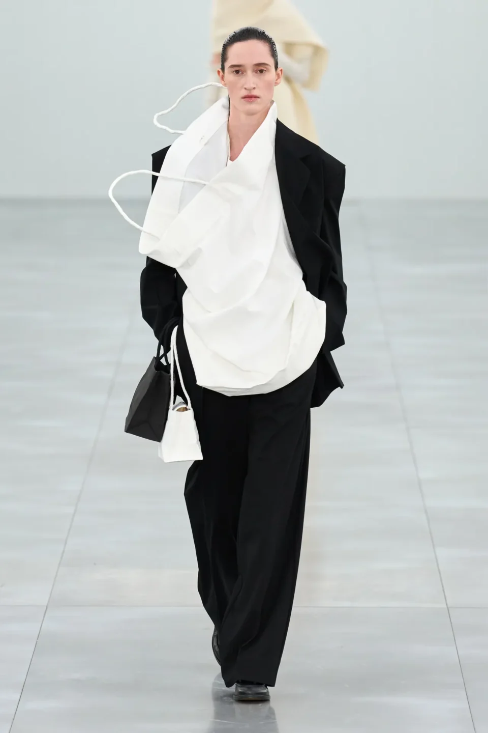 00032-issey-miyake-fall-2025-ready-to-wear-credit-gorunway