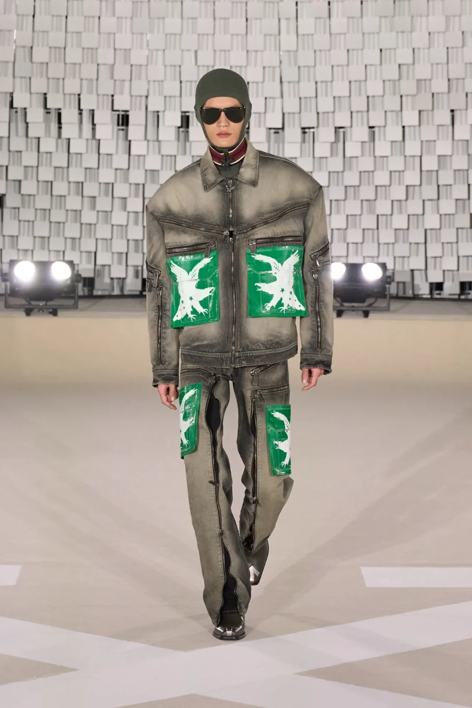00032-off-white-fall-2025-ready-to-wear-credit-gorunway