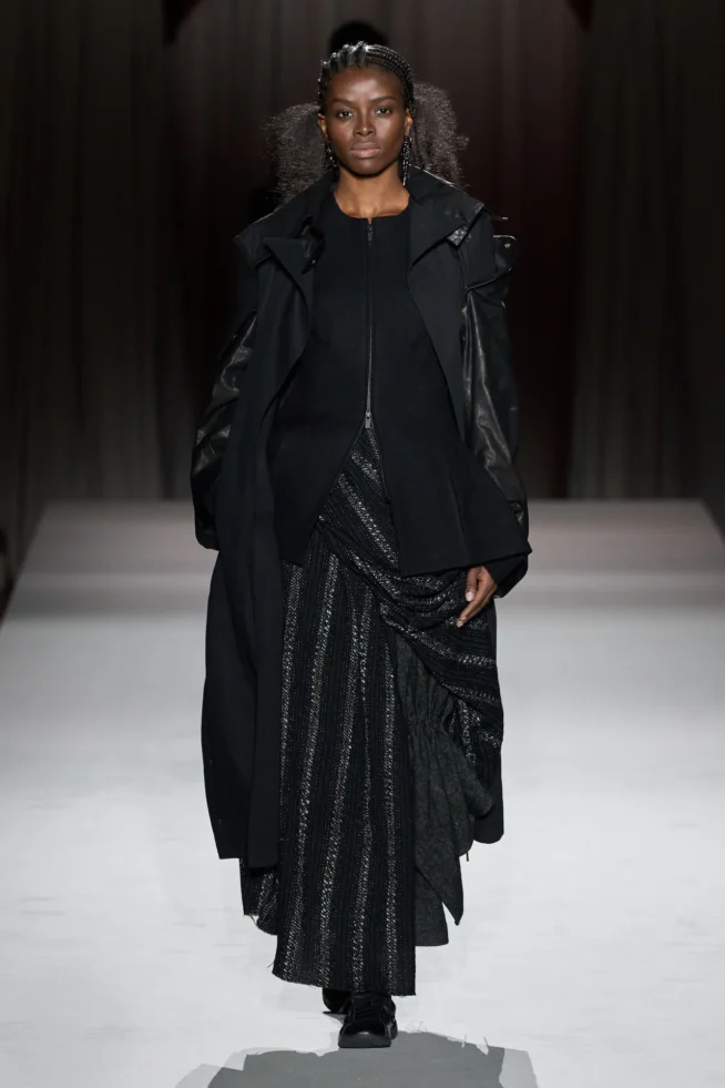 00032-yohji-yamamoto-fall-2025-ready-to-wear-credit-gorunway