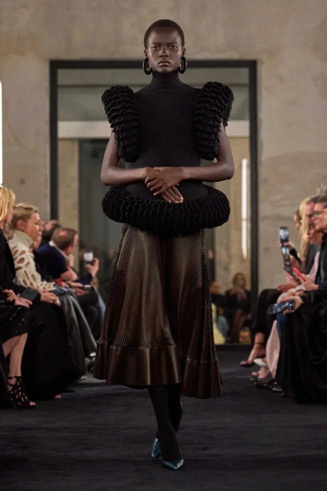 00033-alaia-fall-2025-ready-to-wear-credit-brand