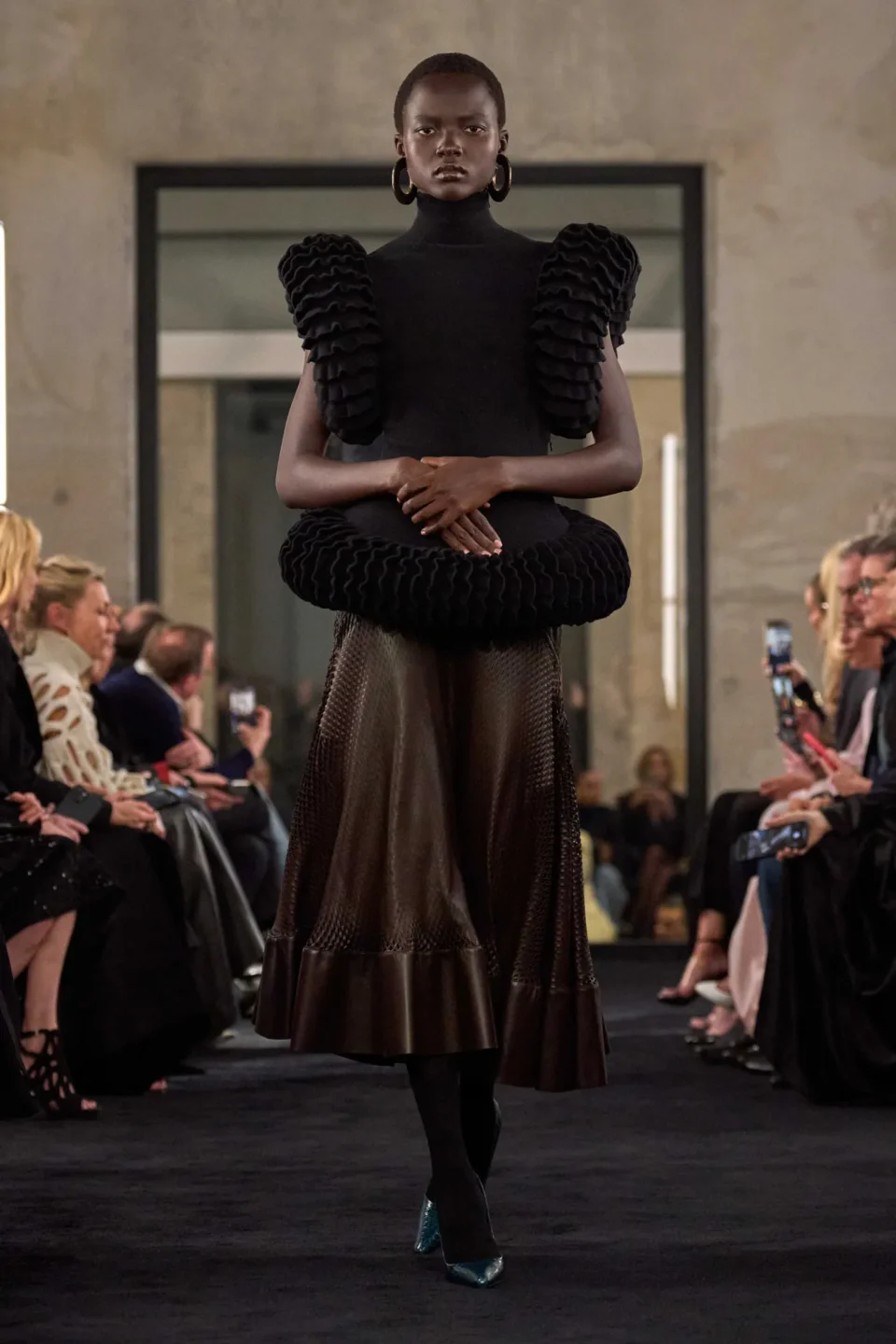 00033-alaia-fall-2025-ready-to-wear-credit-brand