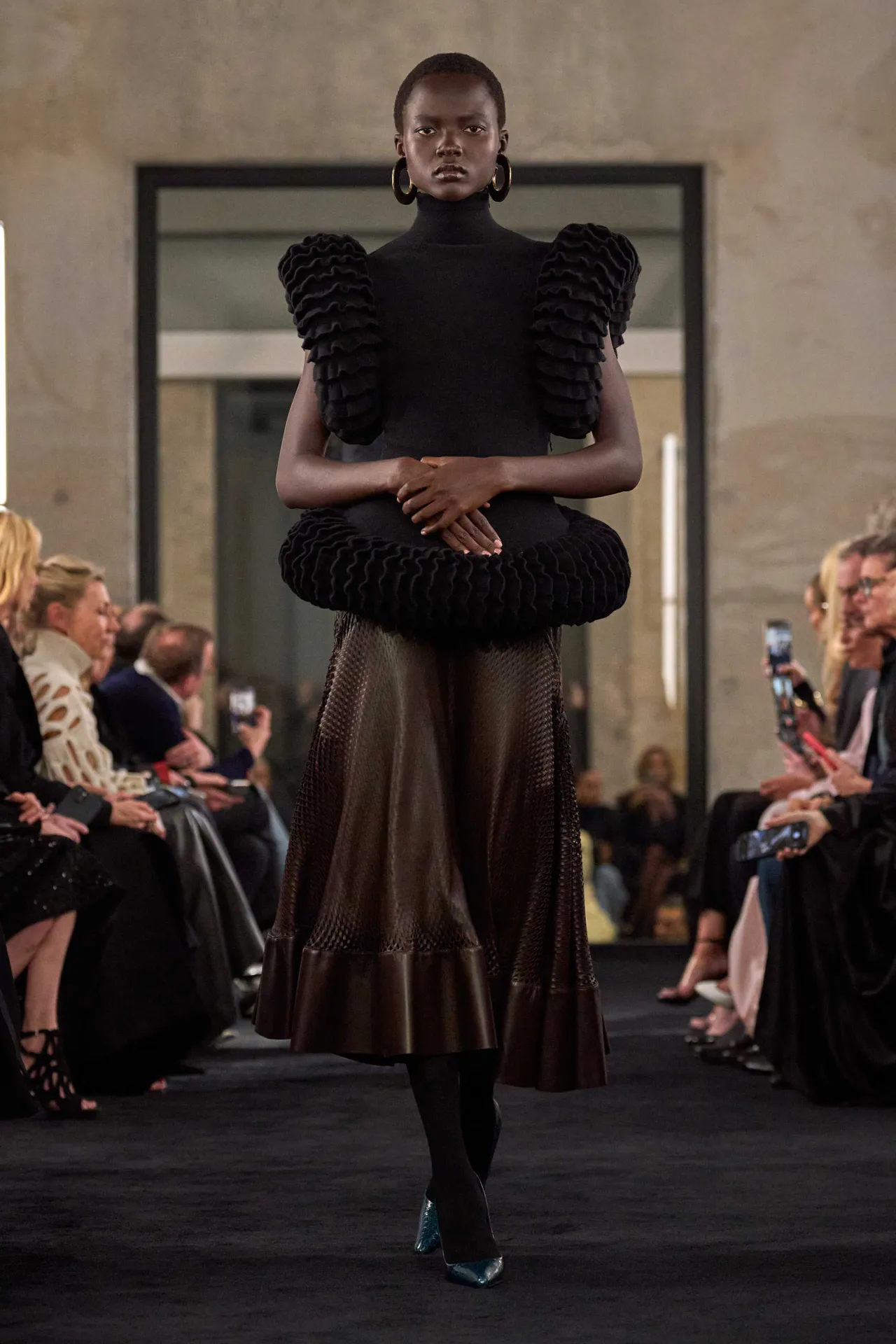 00033-alaia-fall-2025-ready-to-wear-credit-brand