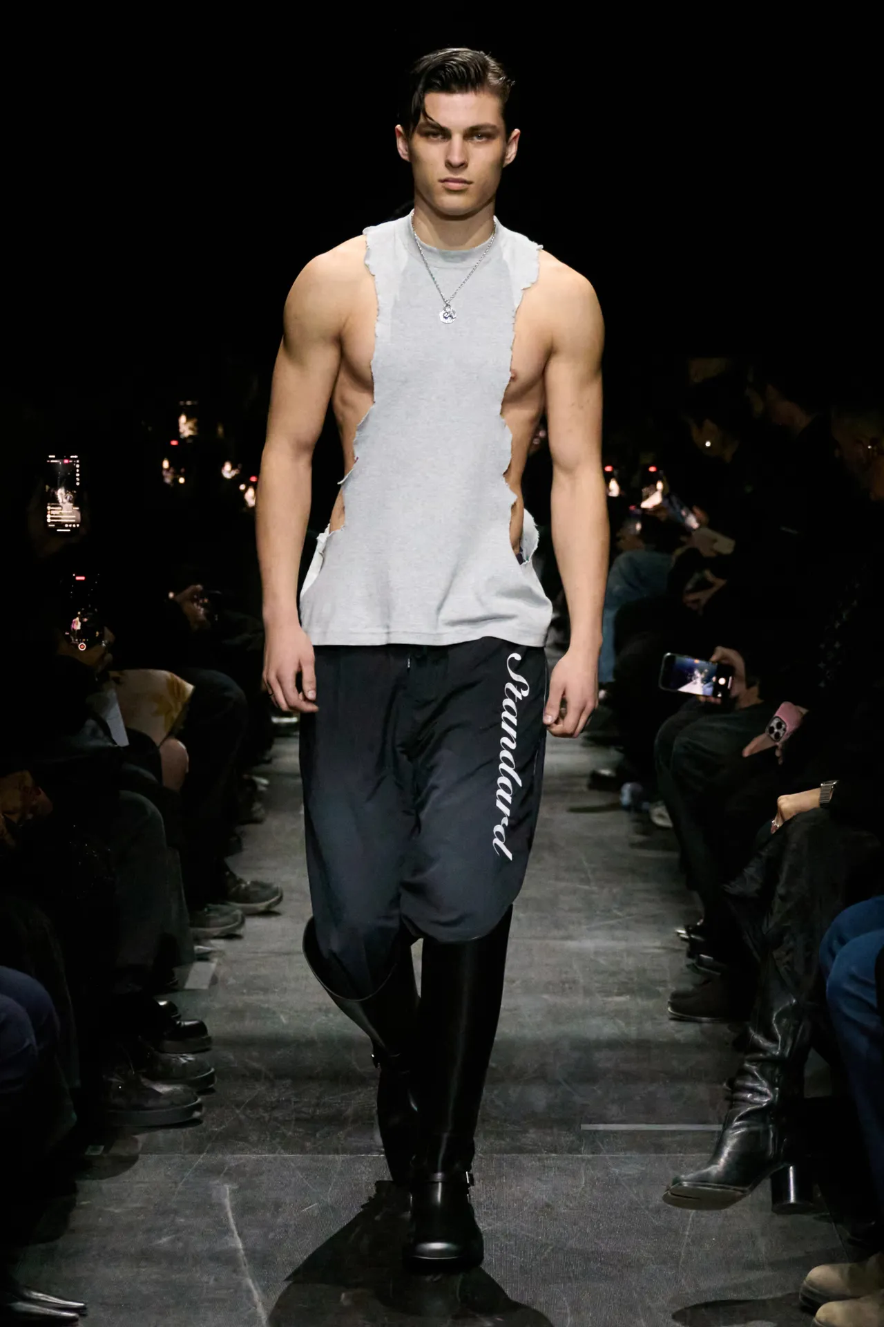00033-balenciaga-fall-2025-ready-to-wear-credit-gorunway