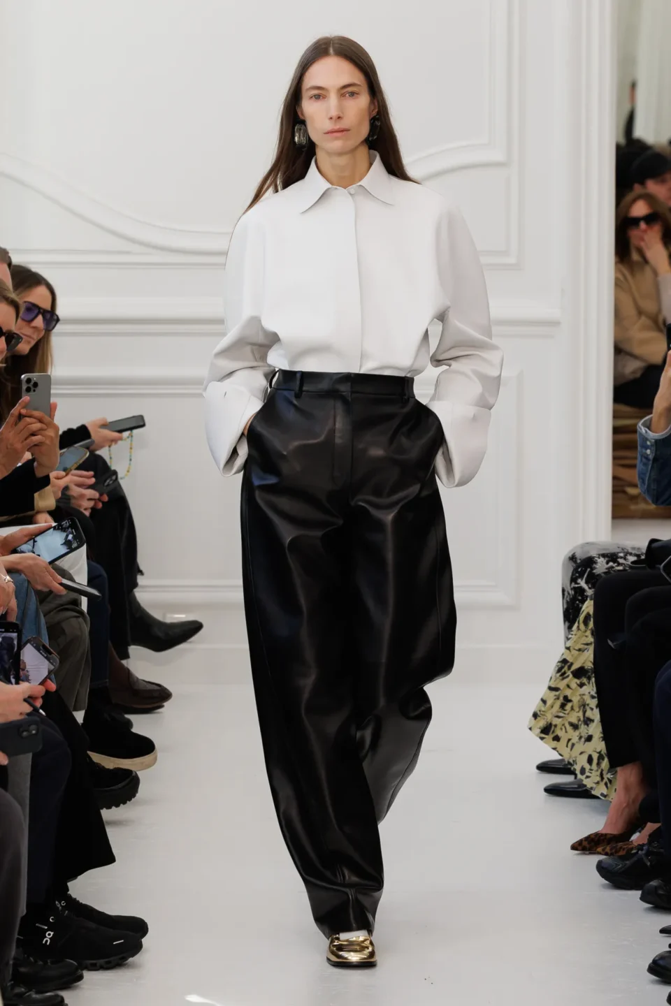 00033-givenchy-fall-2025-ready-to-wear-credit-brand