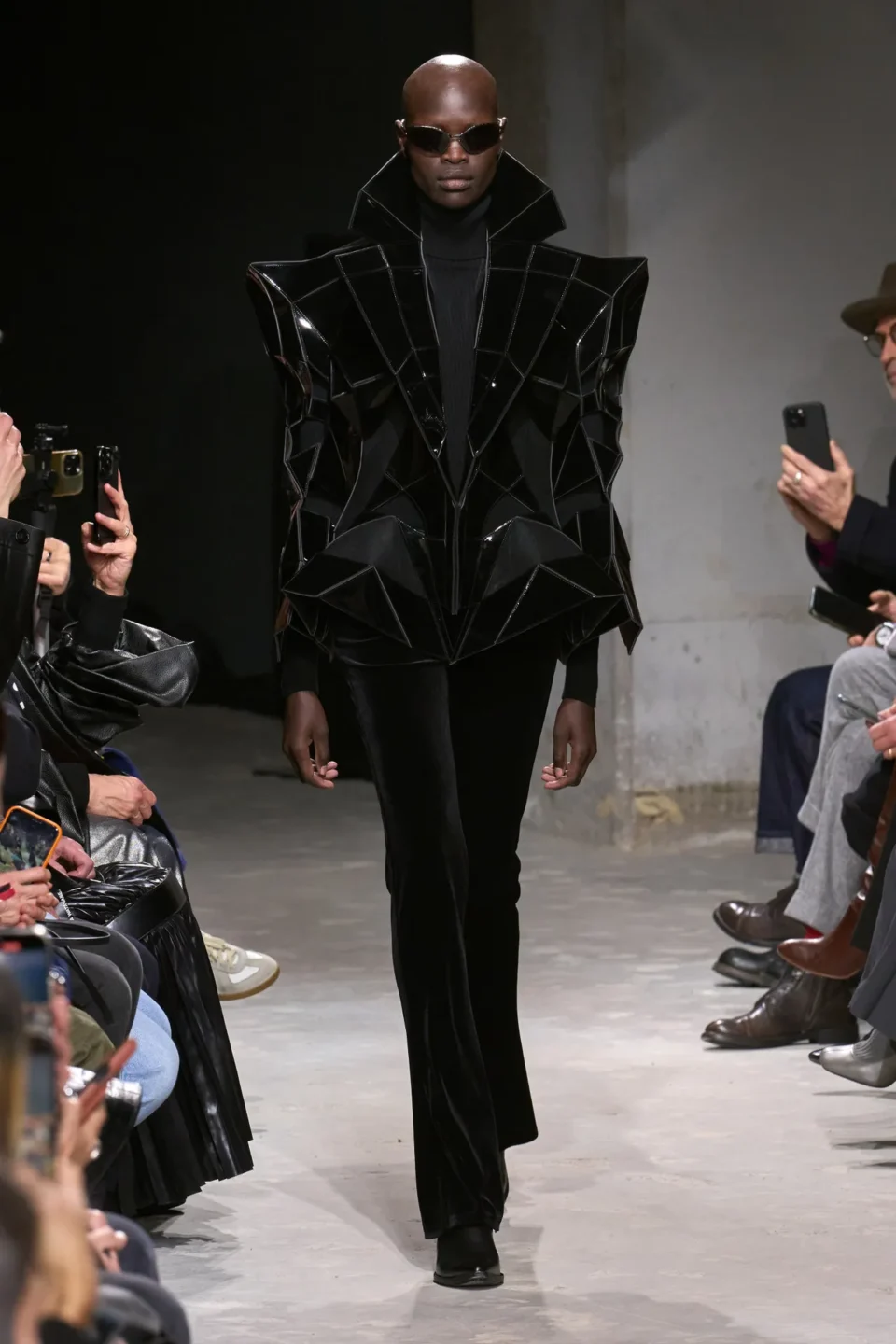 00033-junya-watanabe-fall-2025-ready-to-wear-credit-gorunway
