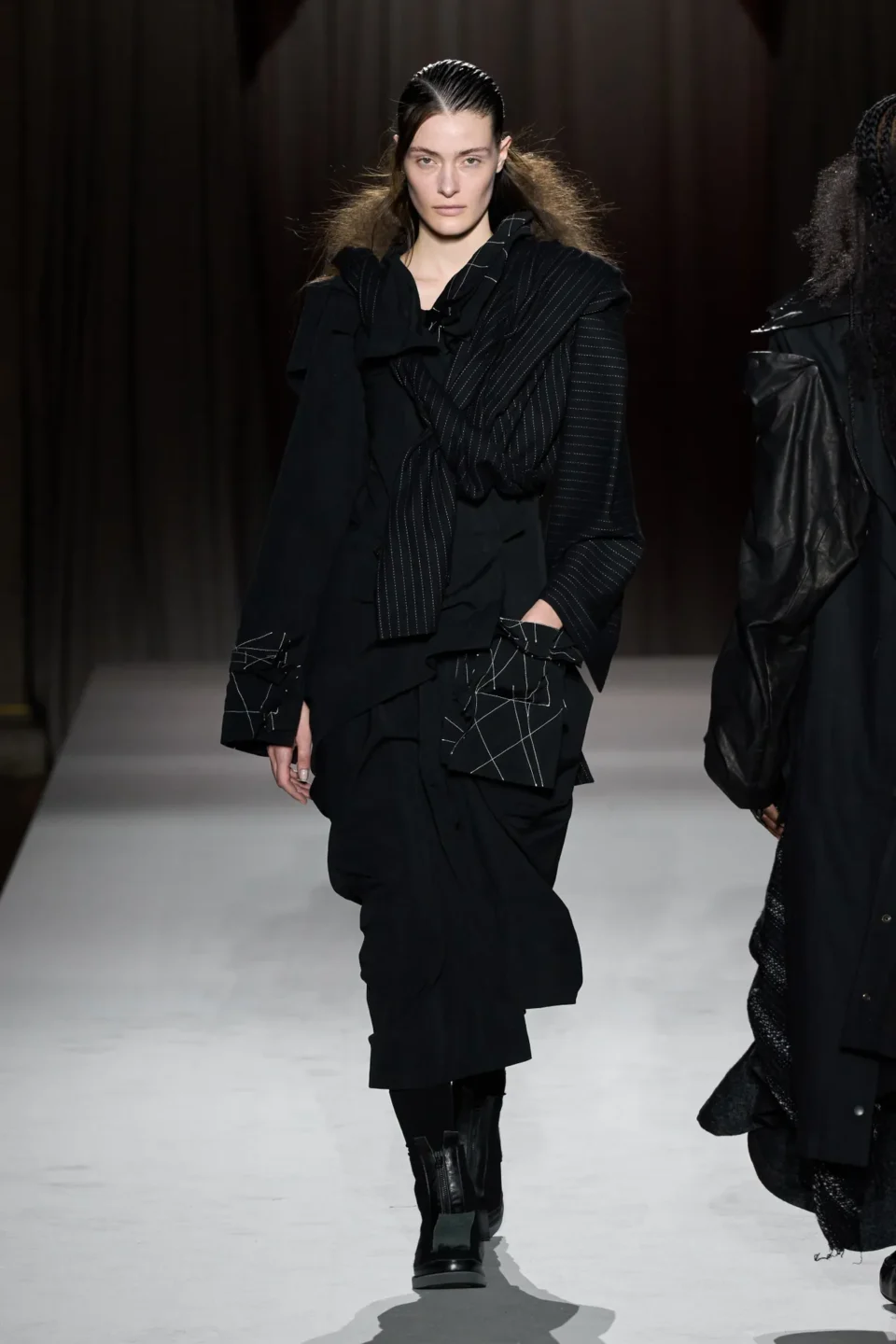 00033-yohji-yamamoto-fall-2025-ready-to-wear-credit-gorunway