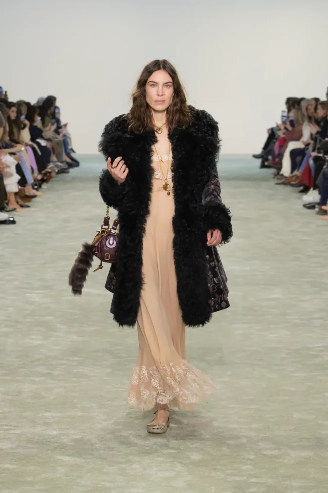 00034-chloe-fall-2025-ready-to-wear-credit-brand