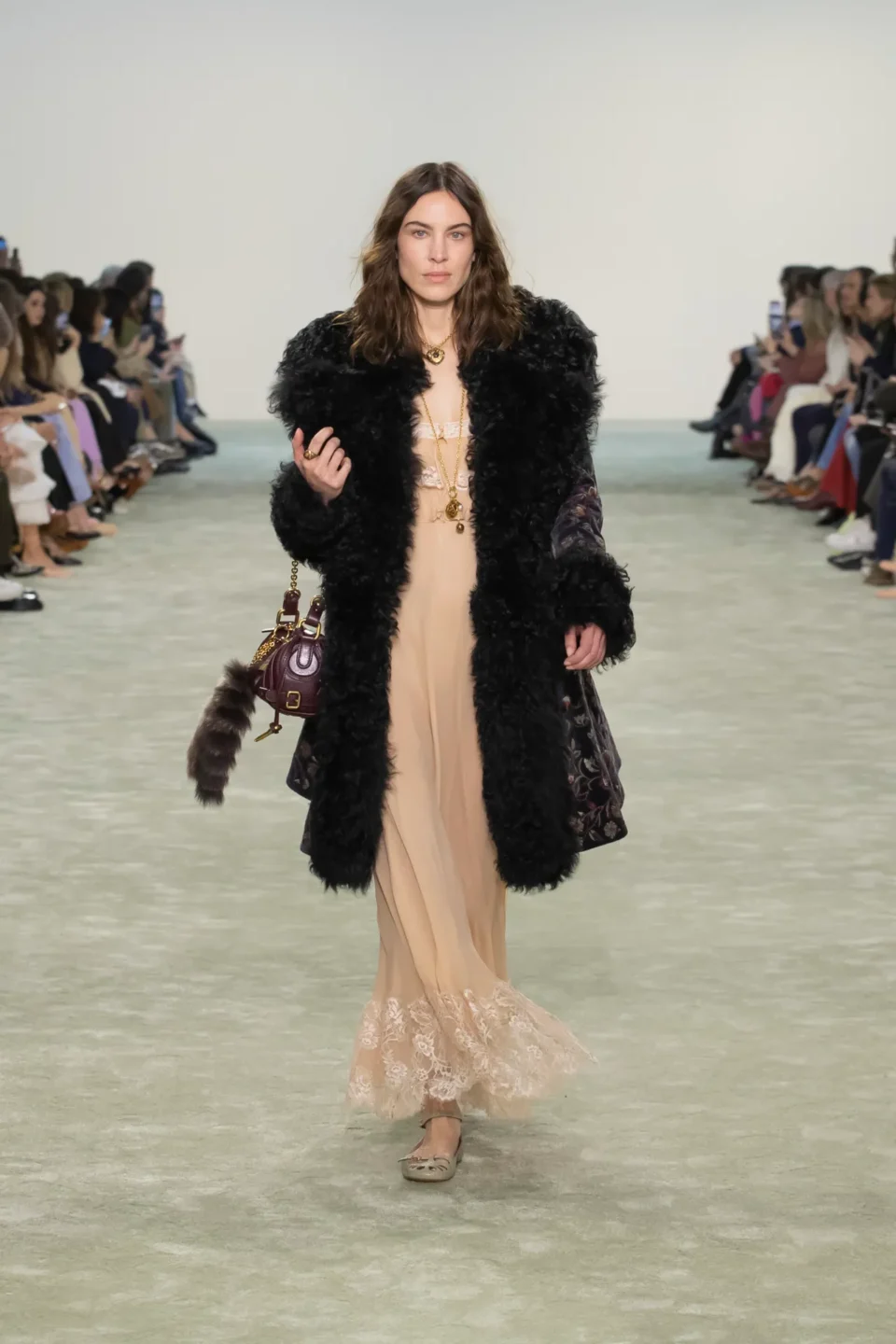 00034-chloe-fall-2025-ready-to-wear-credit-brand