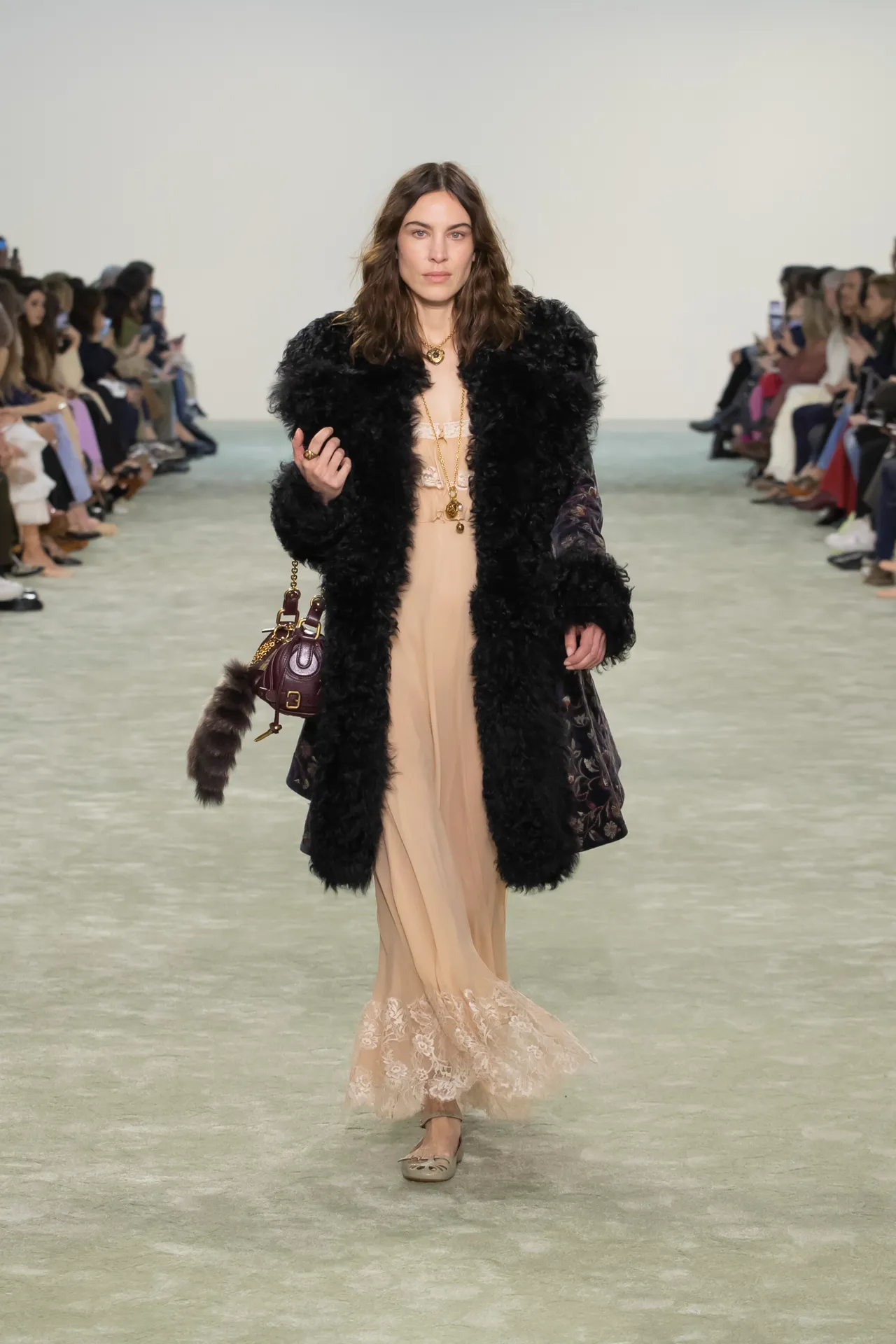 00034-chloe-fall-2025-ready-to-wear-credit-brand